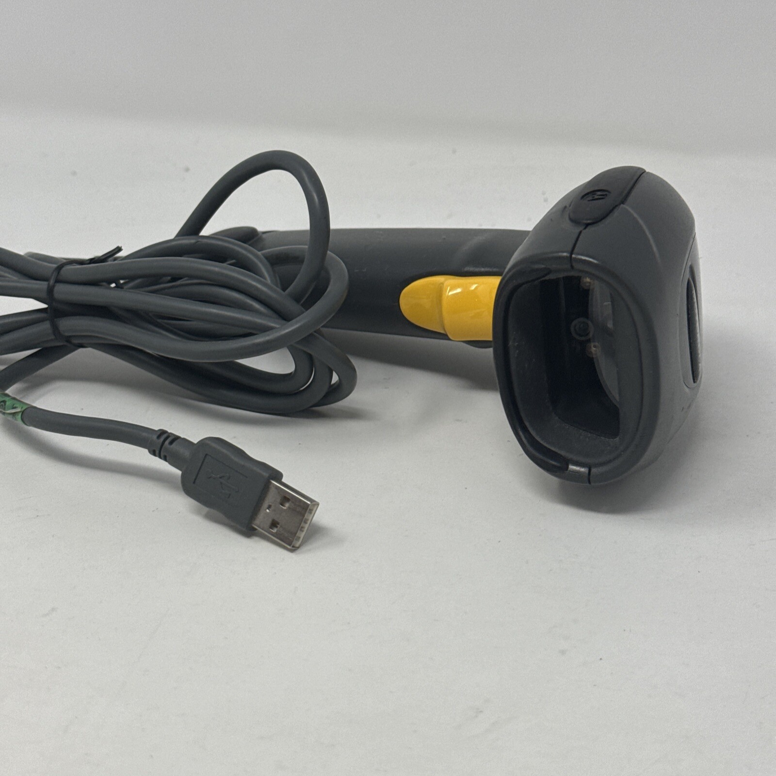 Motorola DS4208-SR00007WR Handheld USB Barcode Scanner with USB Cable