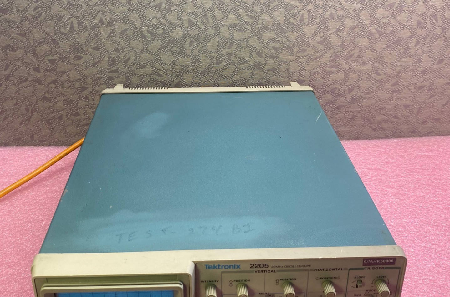 TEKTRONIX 2205 OSCILLOSCOPE