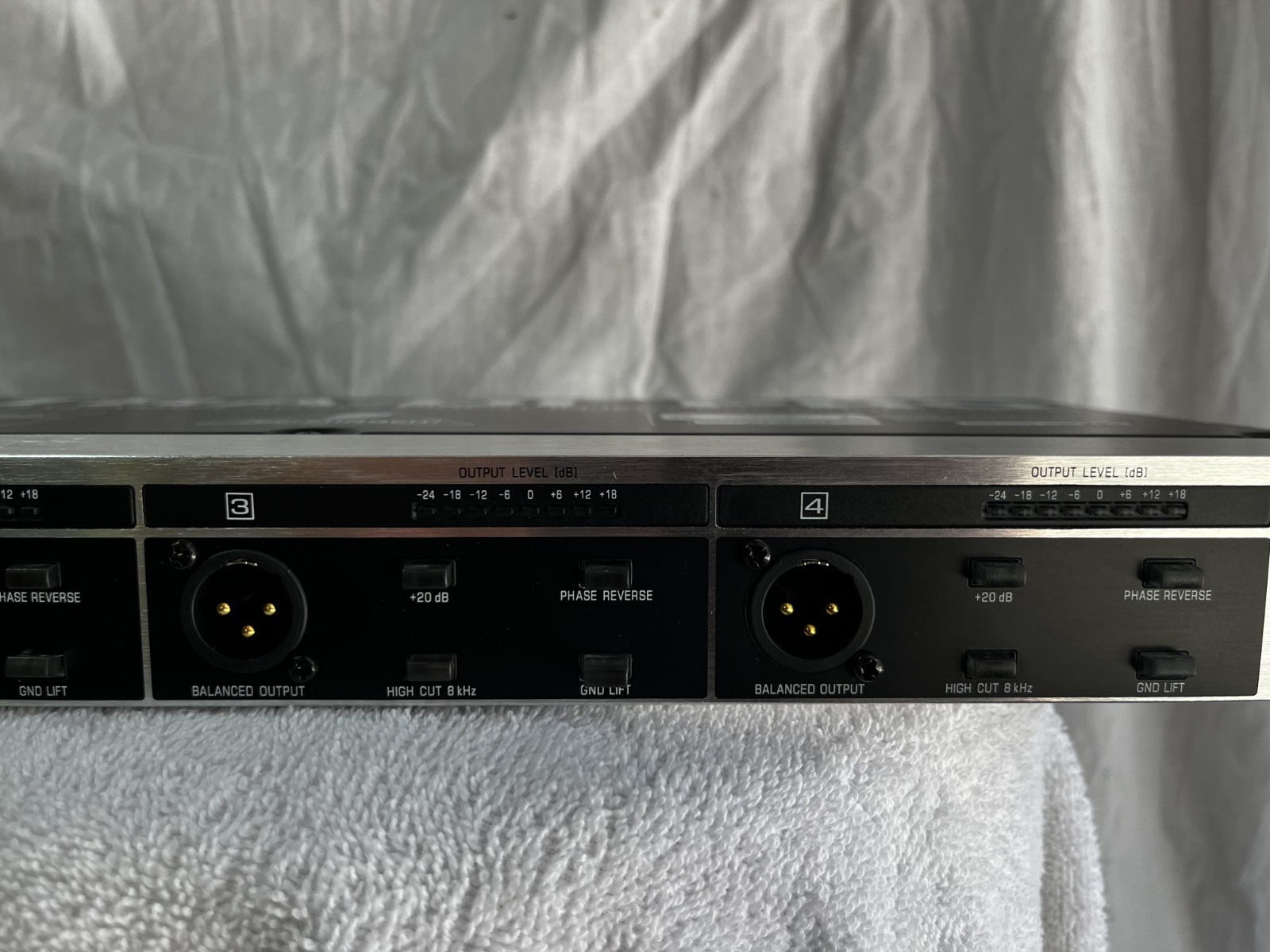 Behringer DI800 Ultra-DI Pro 8 Channel Direct Box - Phantom Powered - Rack Mount