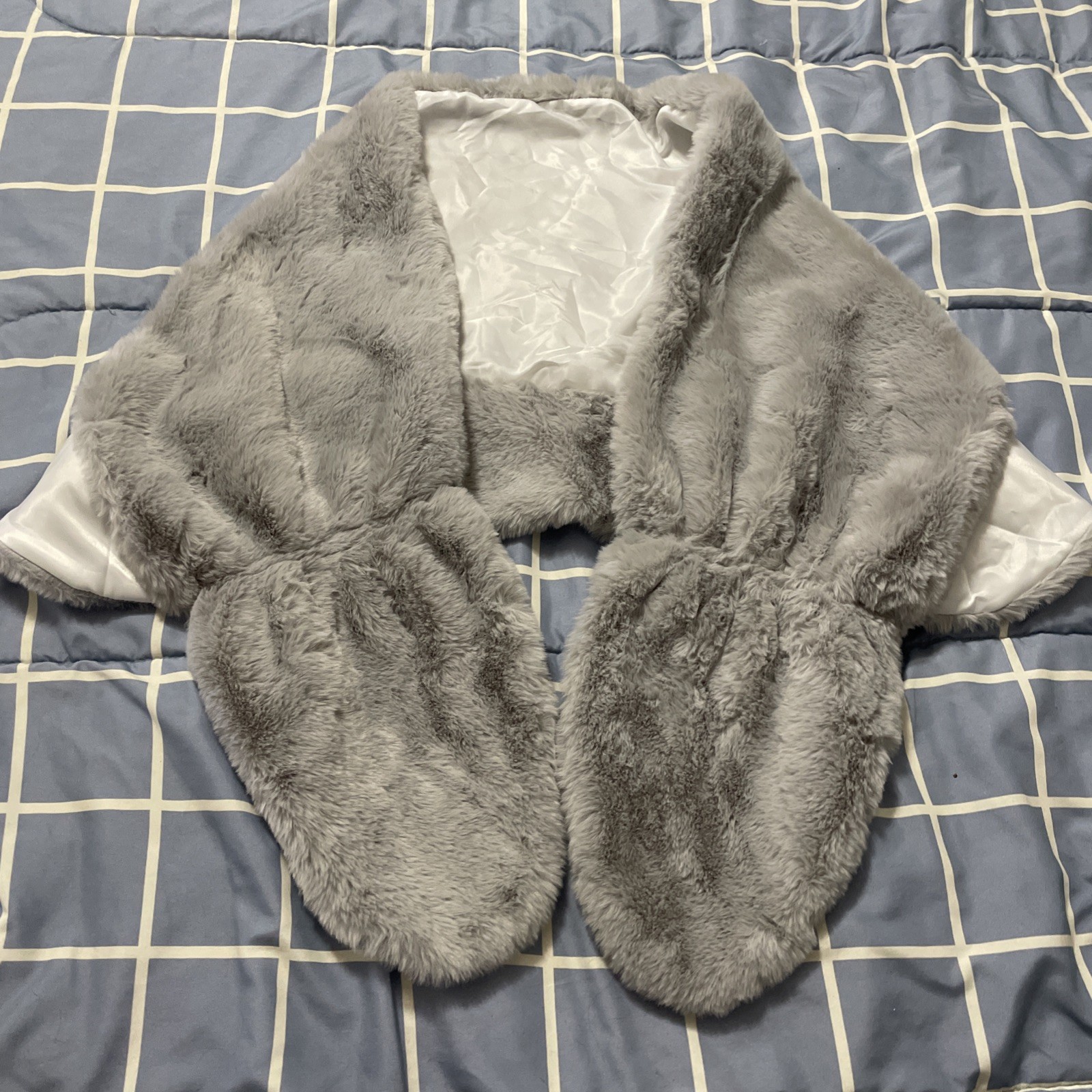Silvery Gray Geyoga Faux Fur Shawl Wrap