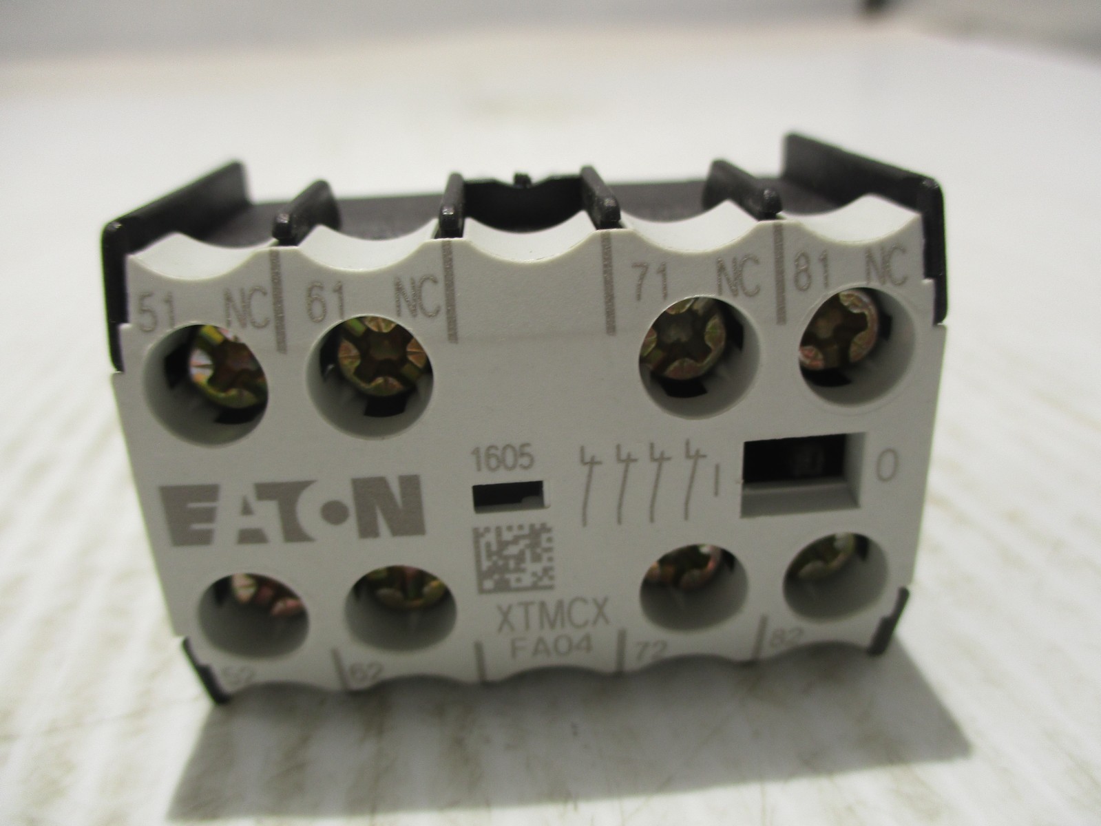 NEW EATON XTMCXFA04 AUXILIARY CONTACT BLOCK 04DILE