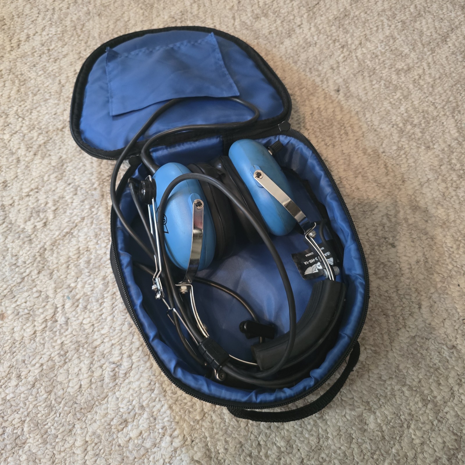 Sigtronics S-20 Aviation Headset w/ a headset bag