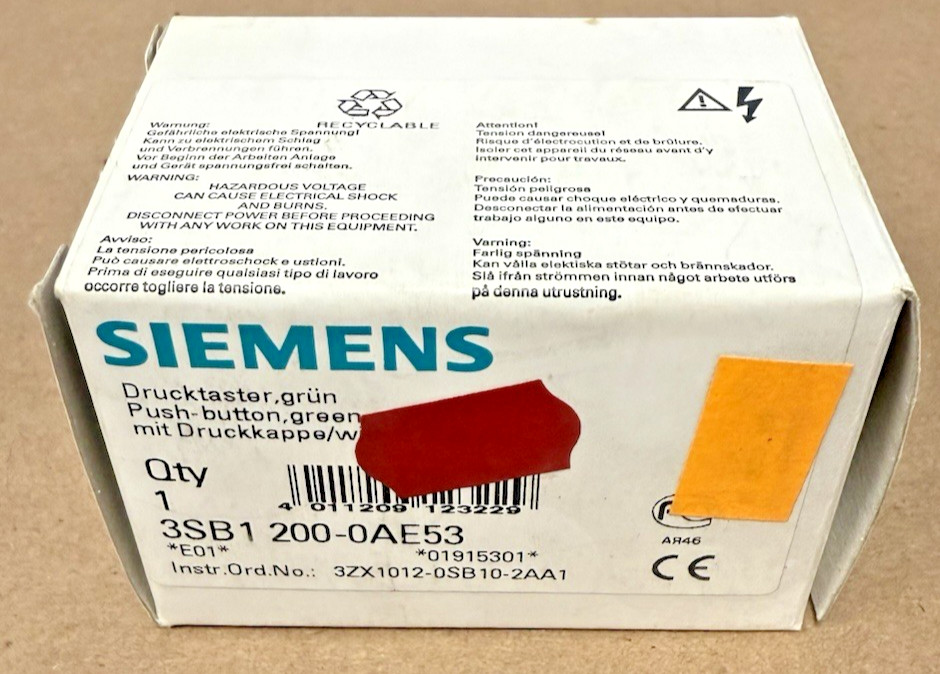SIEMENS 3SB1 200-0AE53 GREEN FLUSH PUSHBUTTON W/ THRUST CAP *NEW IN BOX*