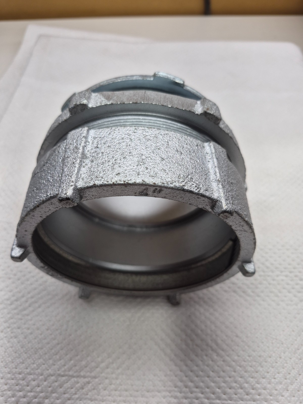 SOUTHWIRE MNT-2759-B, 4" Rigid/IMC Threadless Compression Conduit Connector