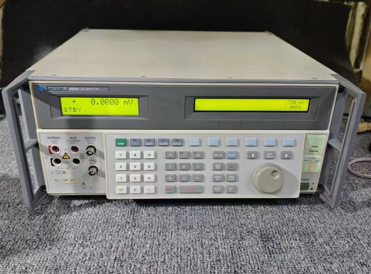 Fluke 5500A Multifunction Calibrator with SC300 300MHz Scope Option 5500A-SC300