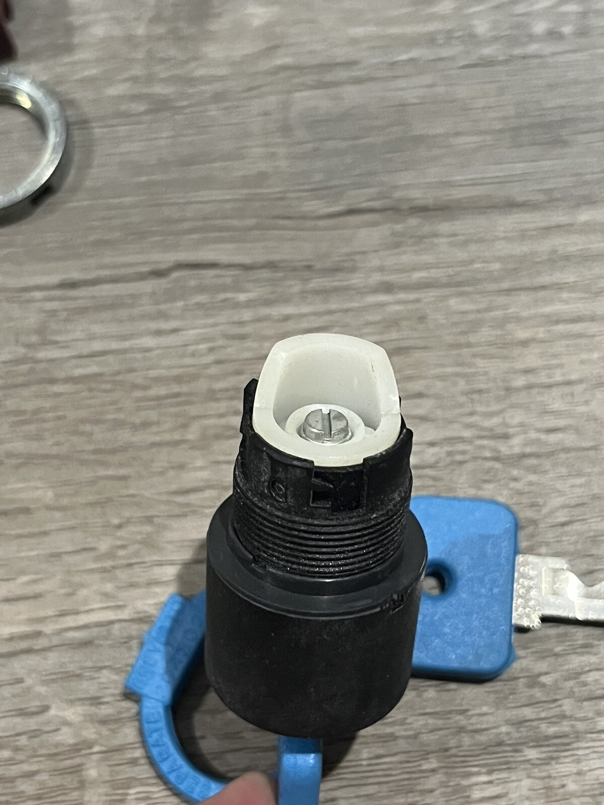 NEW General Electric P9XSCZOH38 C-2000 2-Position Keyed Selector Switch