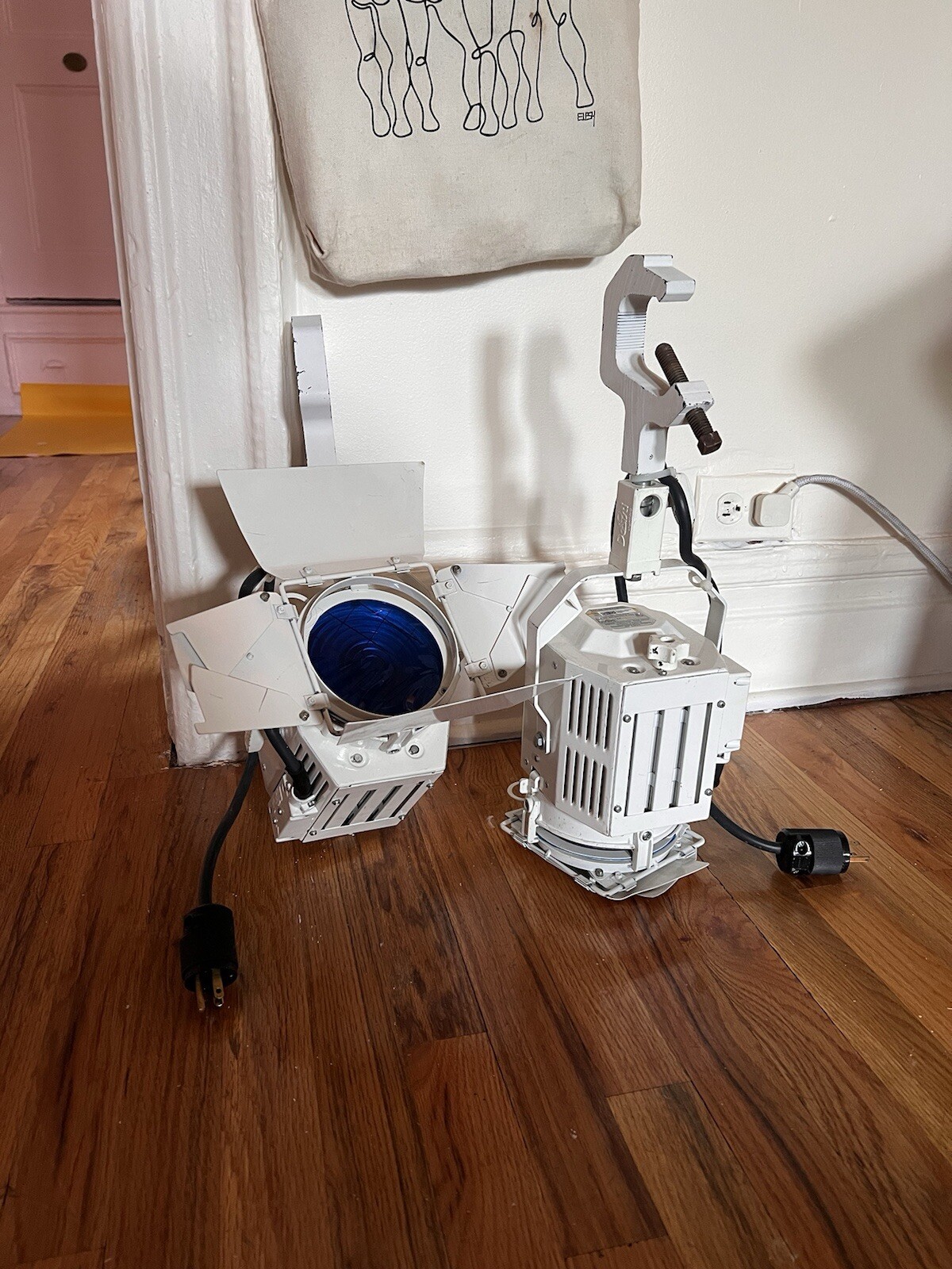 Set of 2 DeSisti Magis Model 300 Fresnel stage Lamps With Mounts And Barn Doors!