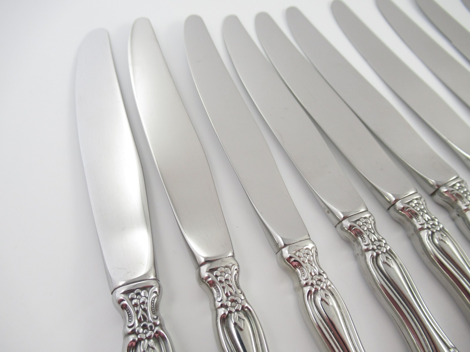 Oneida Heirloom MICHELANGELO 12 Dinner Knives Glossy Stainless Flatware