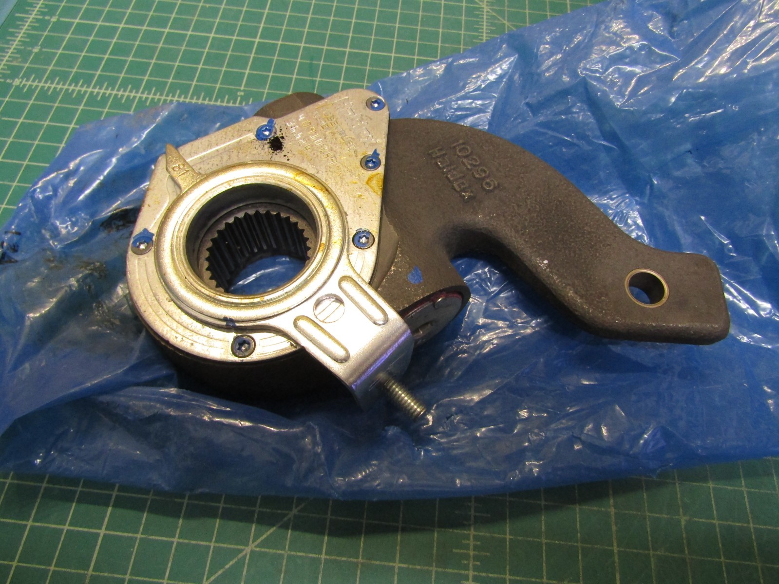1 – Haldex Brake Slack Adjuster 409 10759. NEW – Out of the original Box