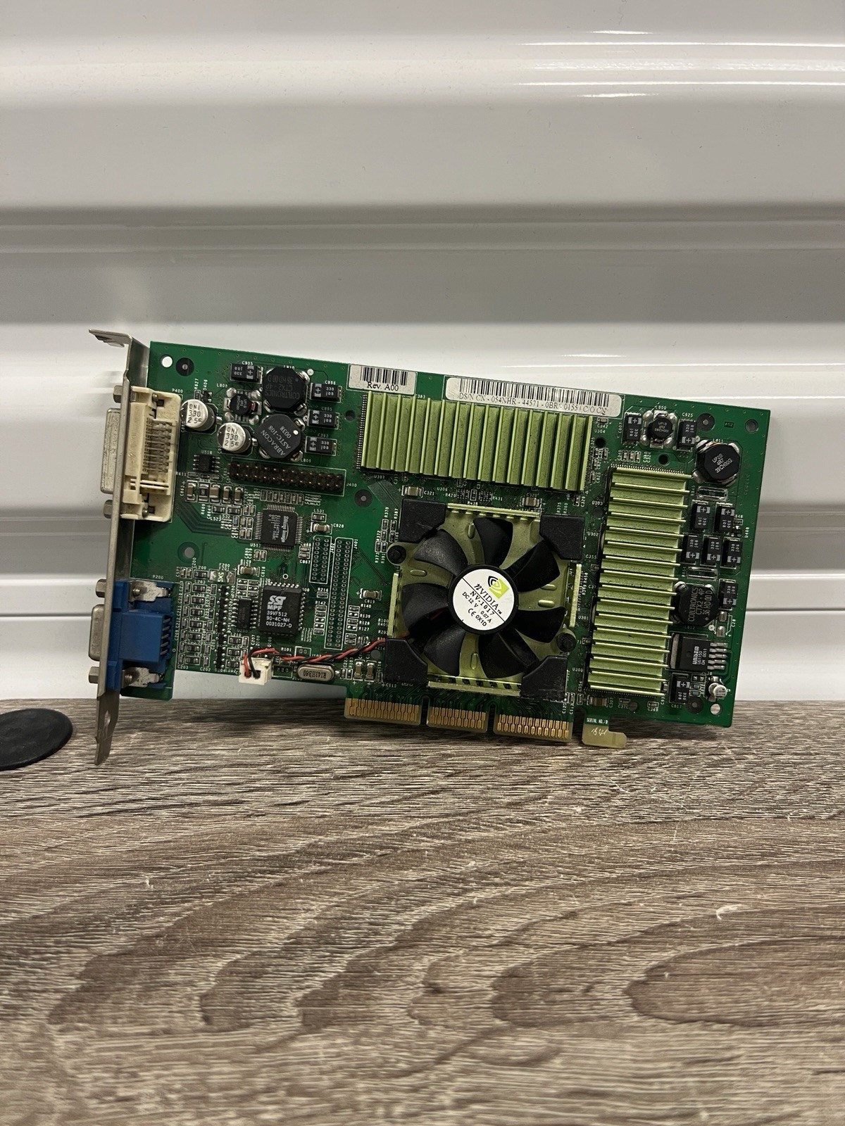 Dell Nvidia Quadro2 Pro 64MB DDR AGP 4x Graphics Card DVI VGA 180-P0032-0100-A02