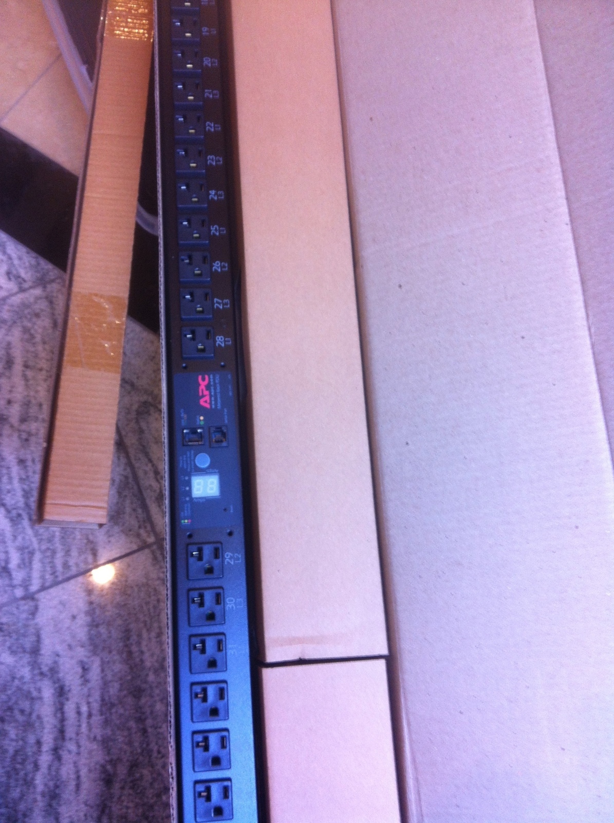 APC AP7892 METERED RACK 5.7KVA PDU 120V (42)5-20 OUTLET 10' CORD NEW IN BOX