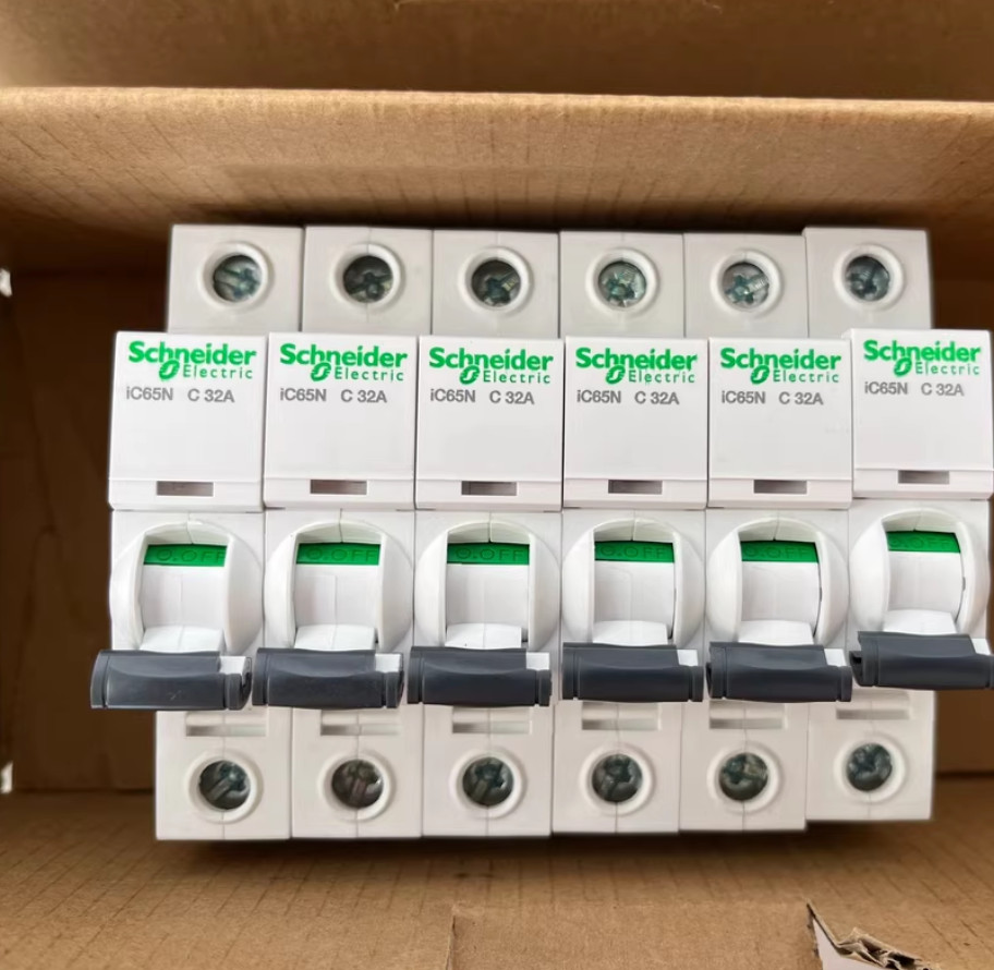 1PC NEW Schneider Miniature circuit breaker A9F18132 iC65N C32A 1P #YY