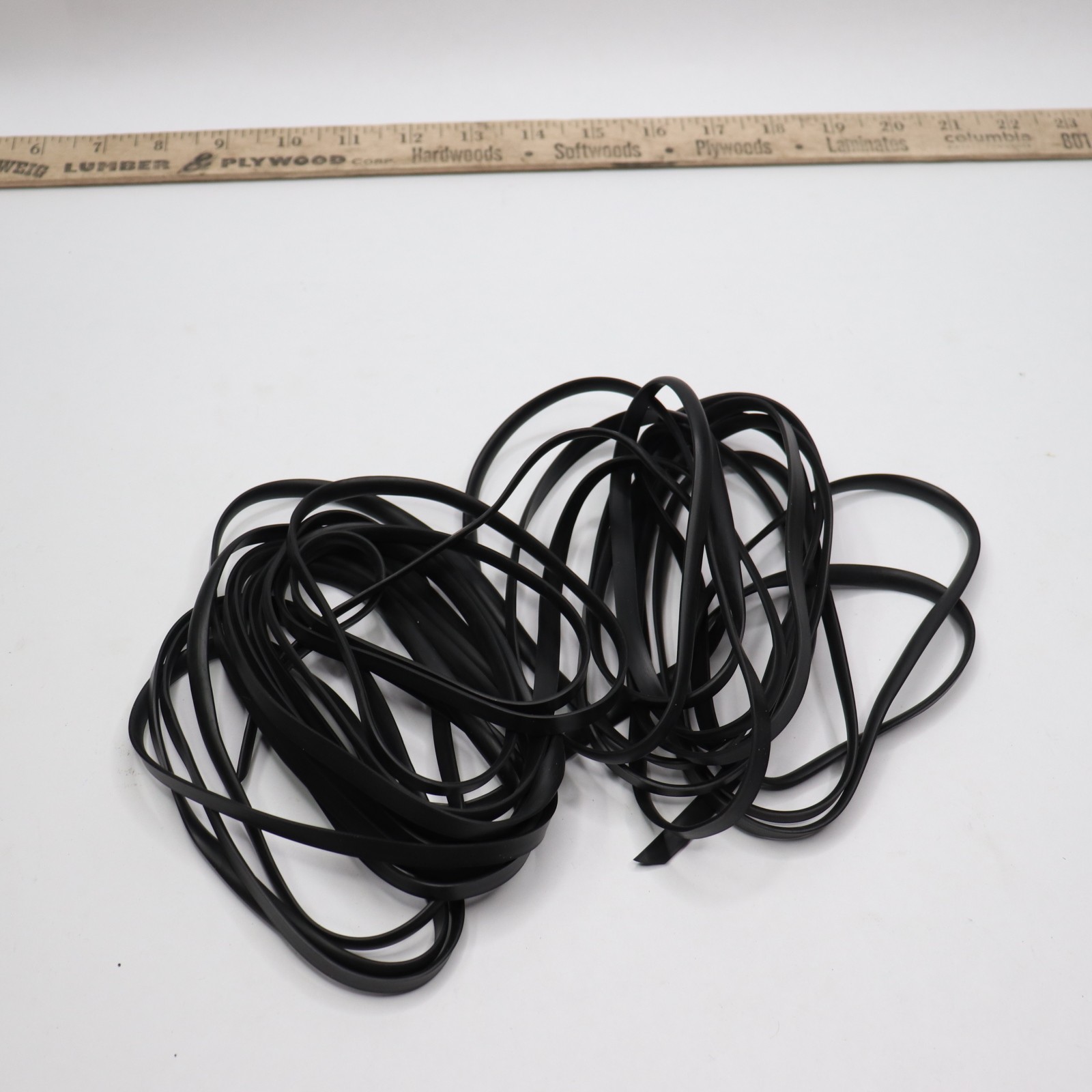 Adfors Flat Screen Spline Black 30-ft