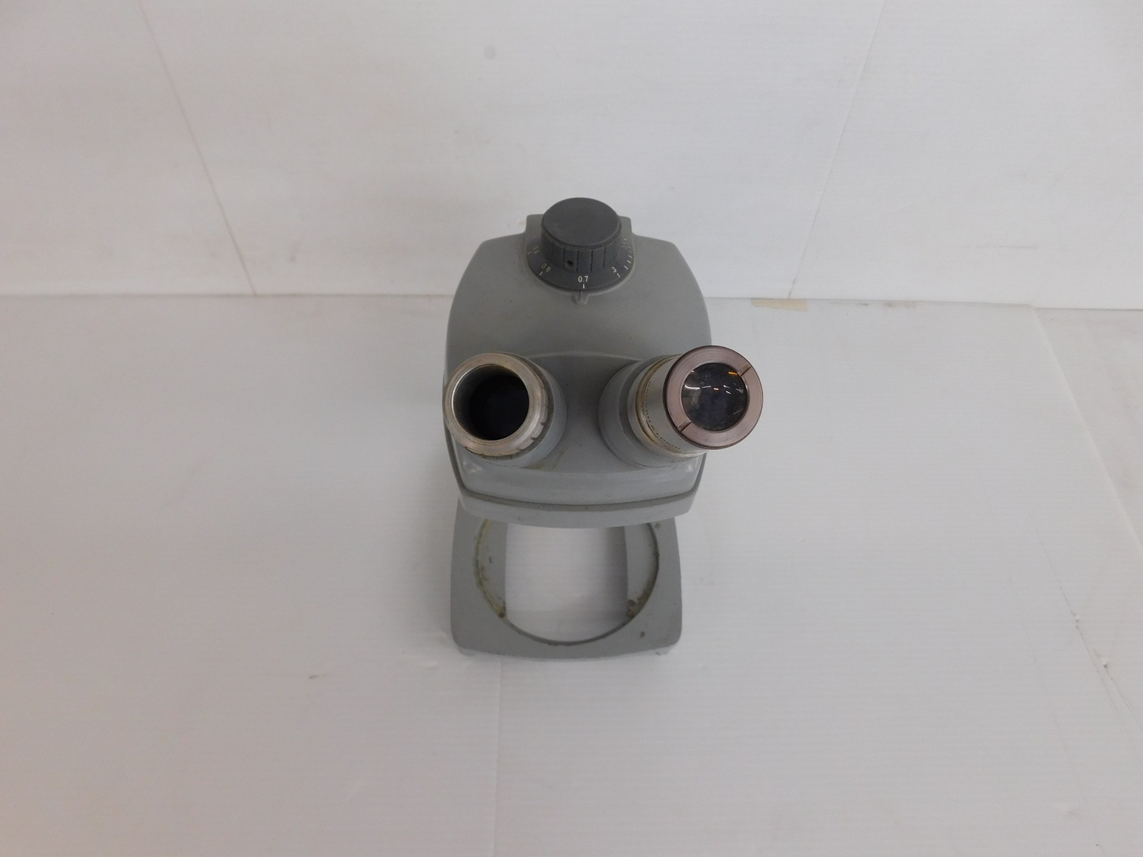 BAUSCH & LOMB 0.7X-3X MICROSCOPE WITH ONE 10XWF EYEPIECE (BSJ78)