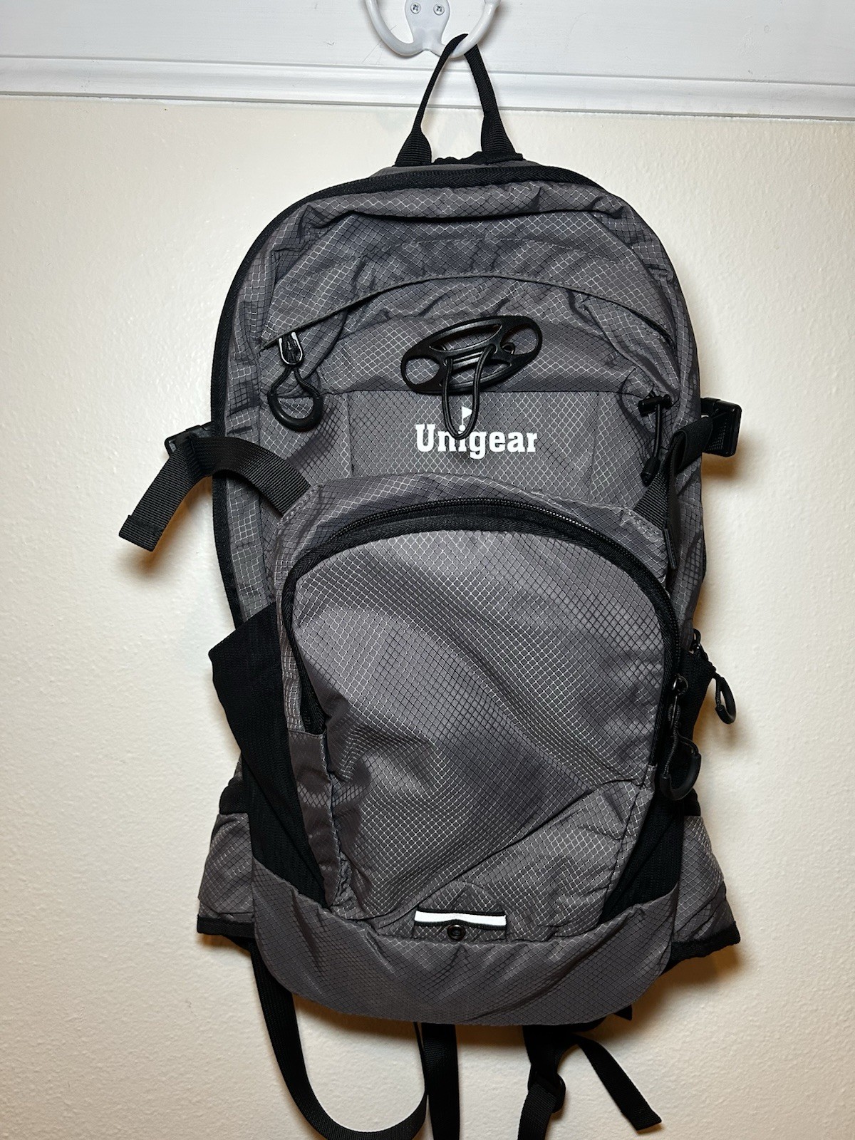 Unigear Unisex Adult's Adjustable Hydration Pack Backpack Black One Size 2L