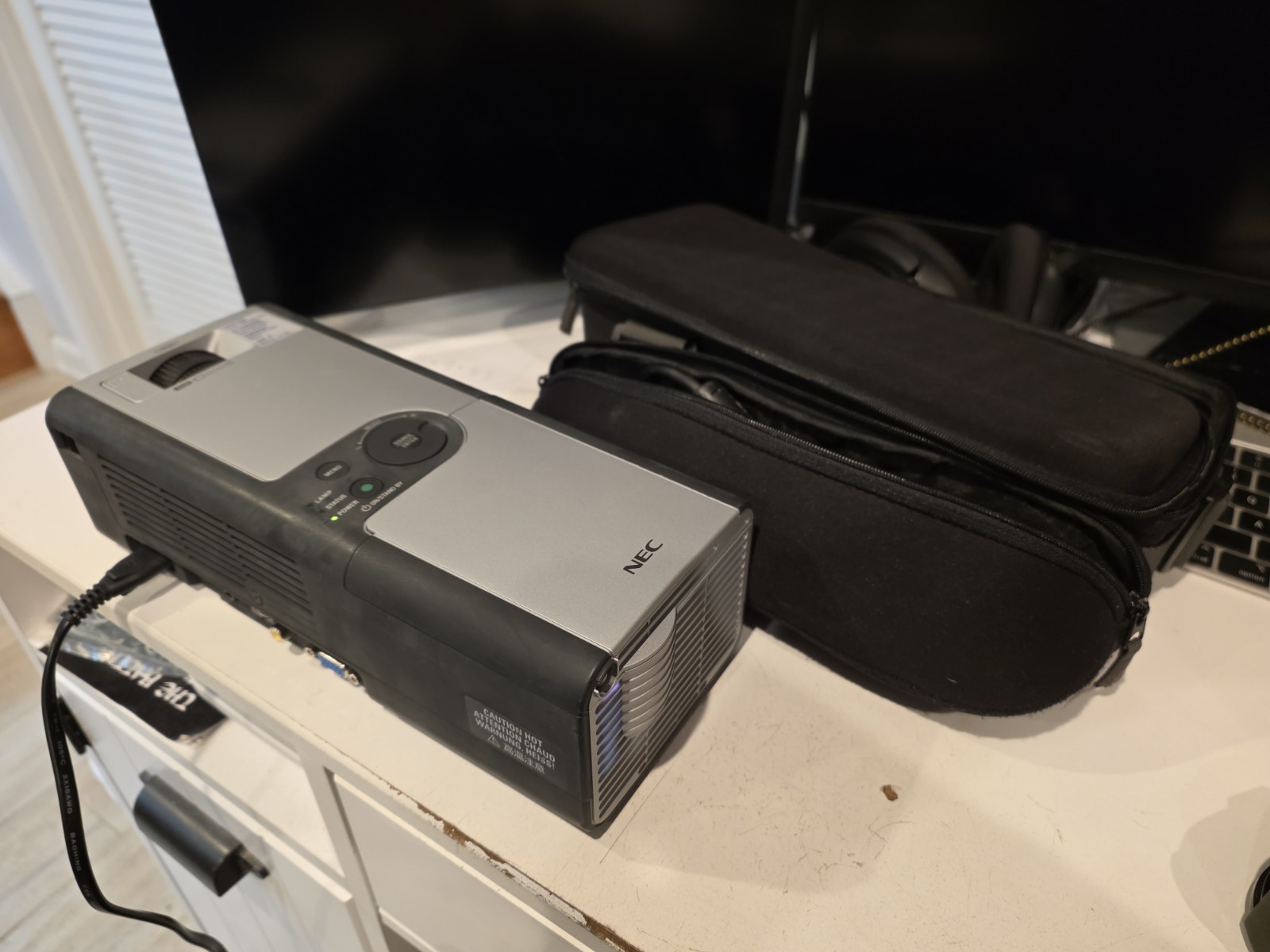 NEC LT170 50/60Hz Portable Digital (DLP) Projector w/ Power Cord and Connectors