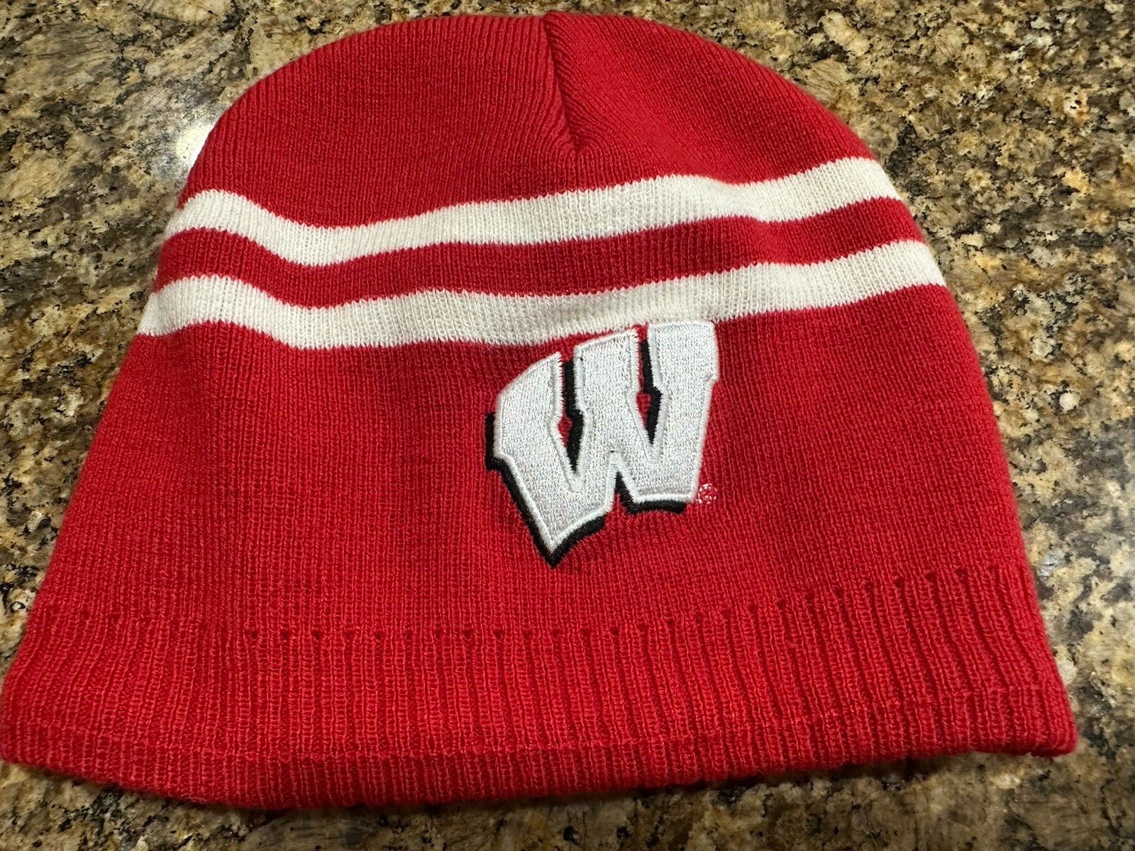 WISCONSIN BADGERS BEANIE/SKULL/SKI HAT/CAP, YOUTH Size? Red. *See Condition*