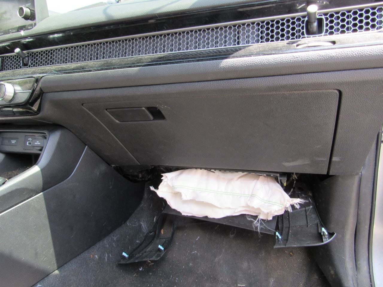 CIVIC     2023 Glove Box 1074565