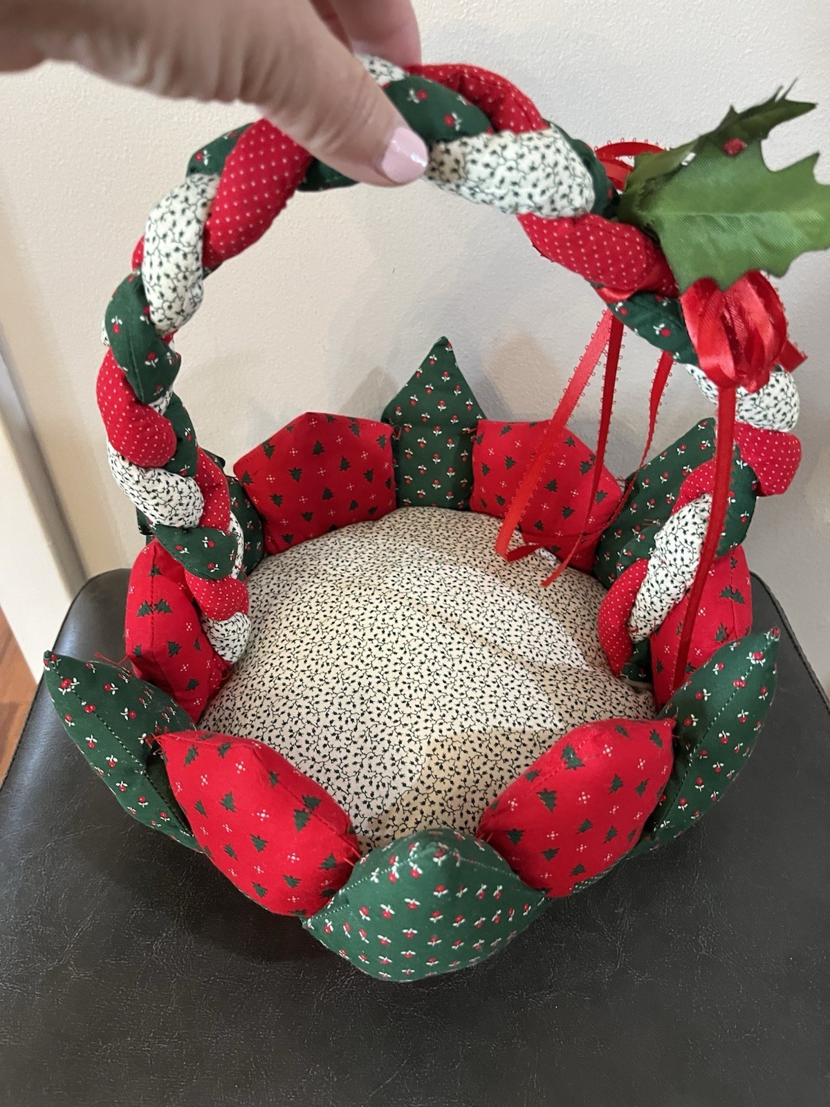 Vtg Fabric christmas Basket Cottagecore Farmhouse Red Green Tree Countrycore