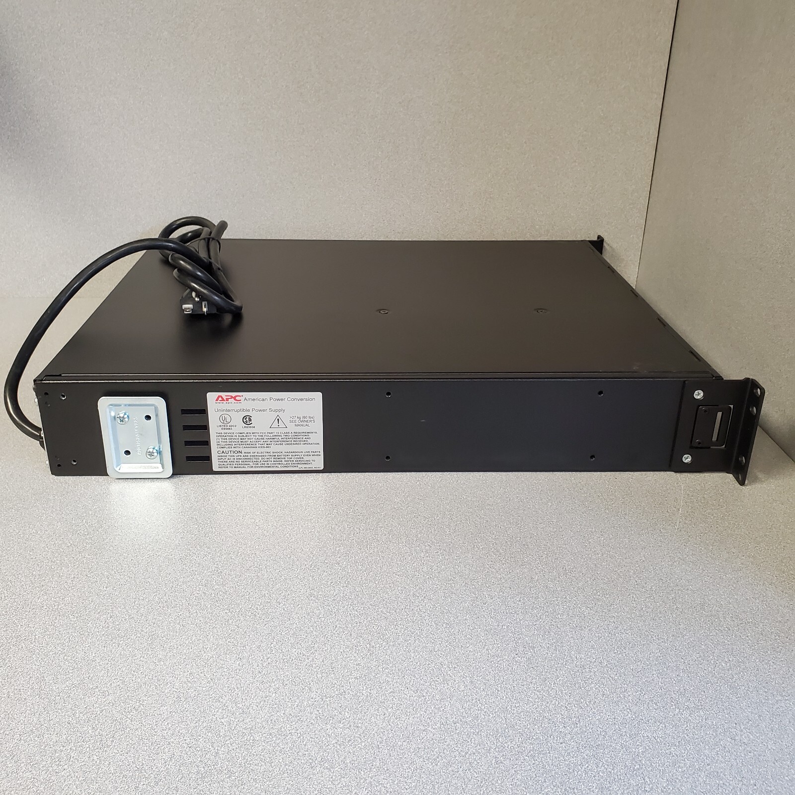 APC SURTA2000XL UPS Extremely nice condition (rackmount no rails or batteries)