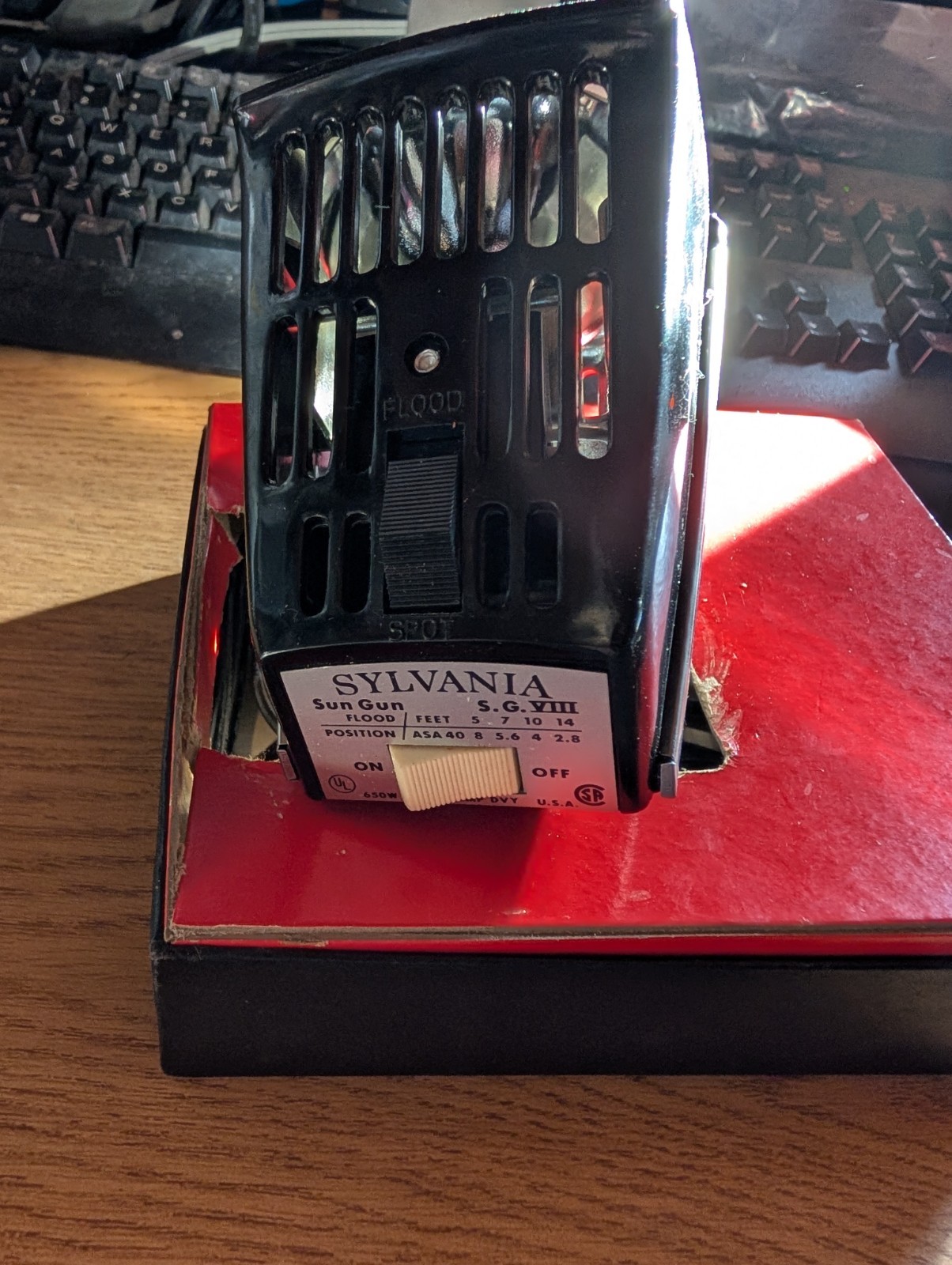 Vintage Sylvania Super 8 Sun-Gun Movie Light Model SG-8 With Box TESTED