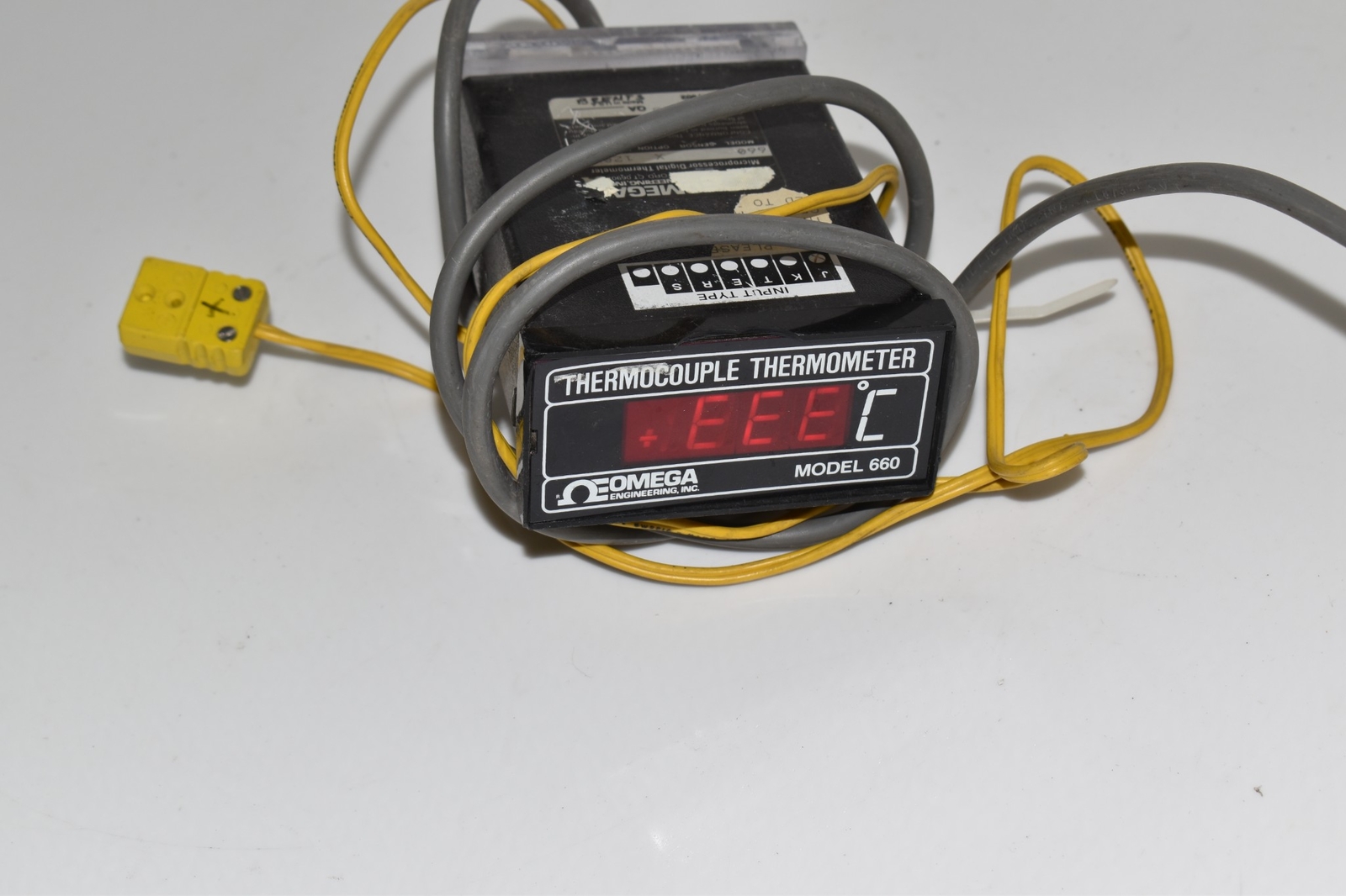 ^^ Omega Thermocouple Digital Thermometer Model 660 --includes cords  (GFL80)