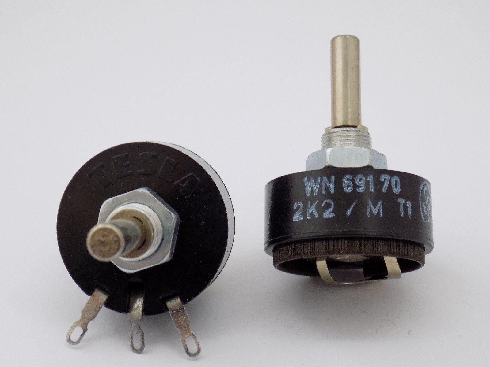 2x Tesla T101 2.2 KOhm 2W Rotary Potentiometer 2.2 KOhm 2K2/K 2W T101