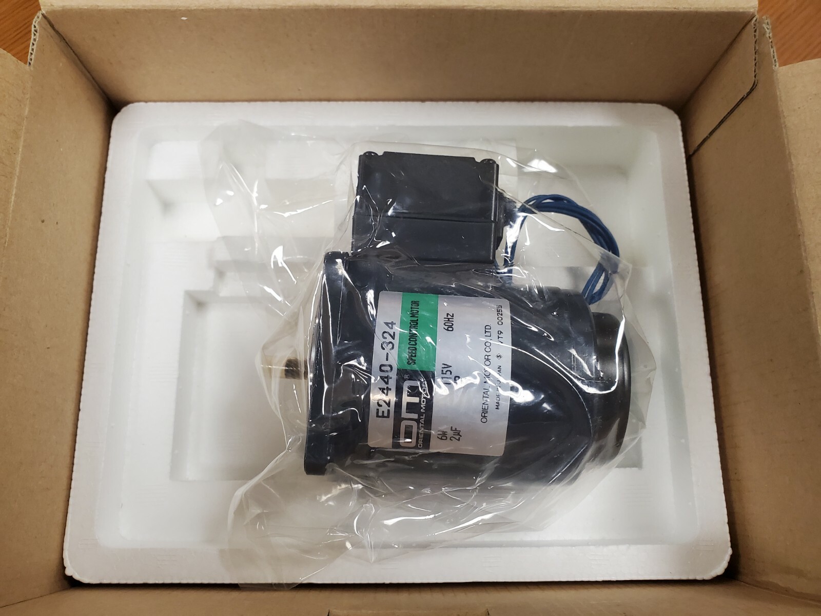 😎 NEW ORIENTAL MOTOR E2440-324 SPEED CONTROL MOTOR 115 VAC 6 WATT 2 µF