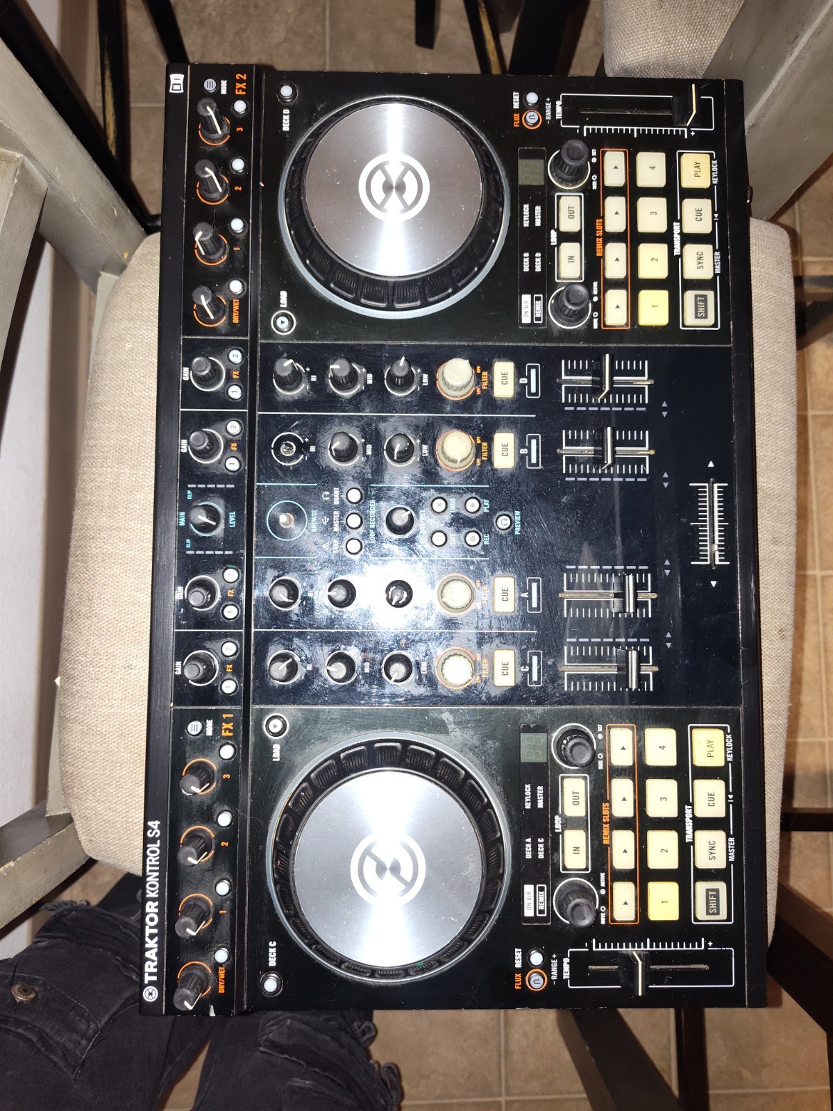 Native Instruments Traktor Kontrol S4 MK2 DJ Controller 4-Channel
