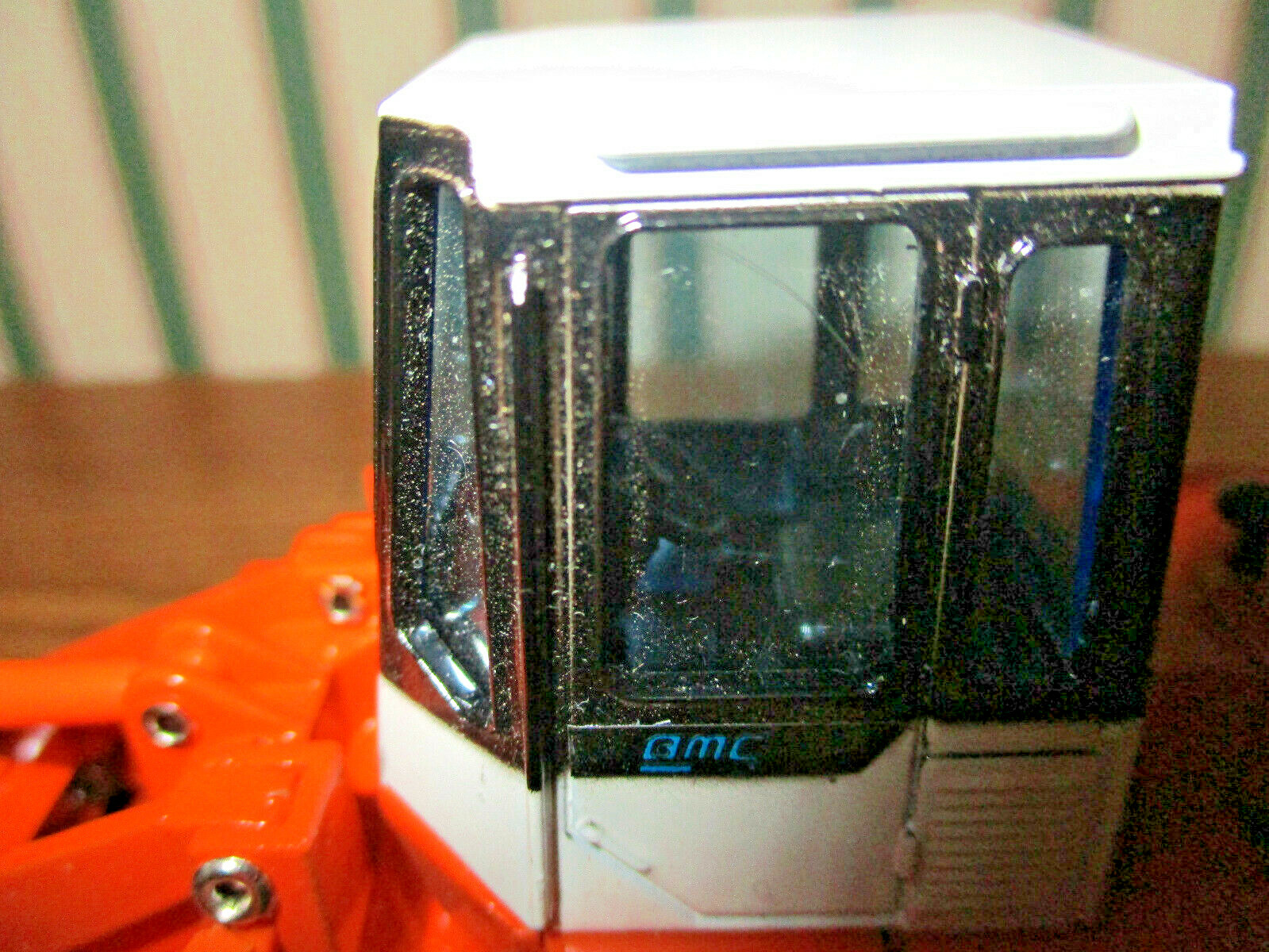 Hitachi LX70 Wheel Loader By Shinsei 1/40th Scale