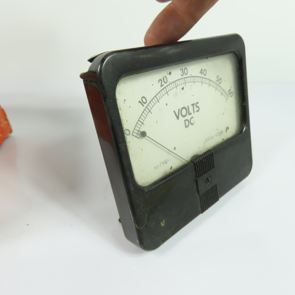 Simpson Model 29 Analog DC Voltmeter 0-60V Panel Meter