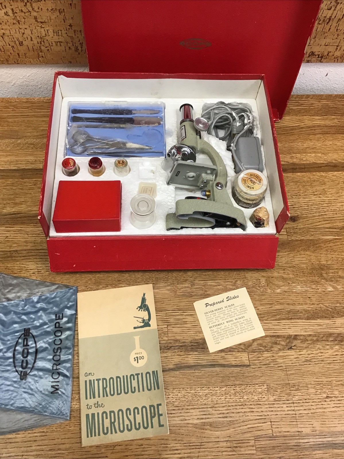 VINTAGE 60s RESEARCH MICROSCOPE JUNIOR JAPAN BOXED CHILDS 5 1/4" METAL