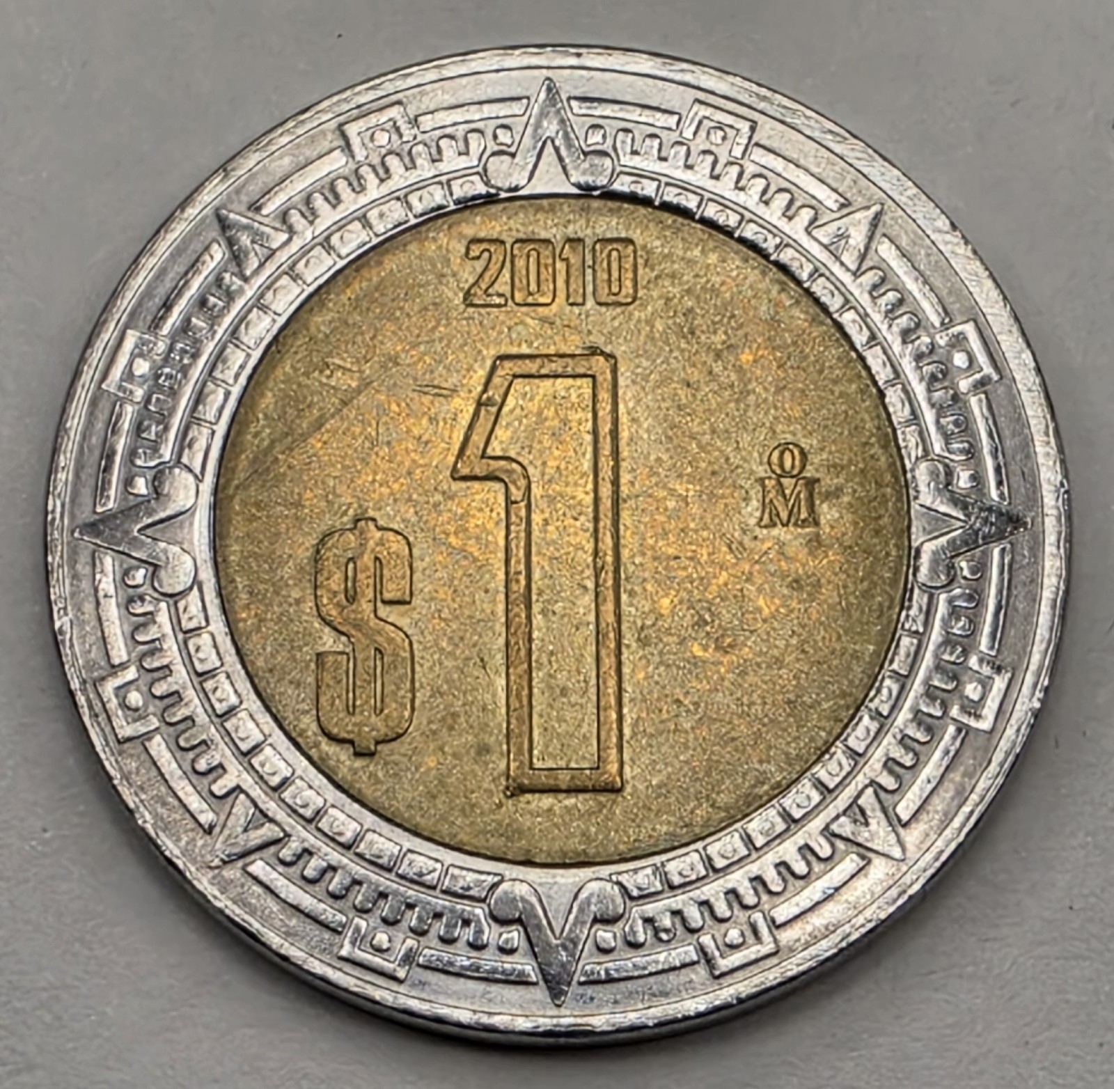 2010 Mexico 1 One Peso - Circulated Mexican Bi-Metallic World Coin - L2