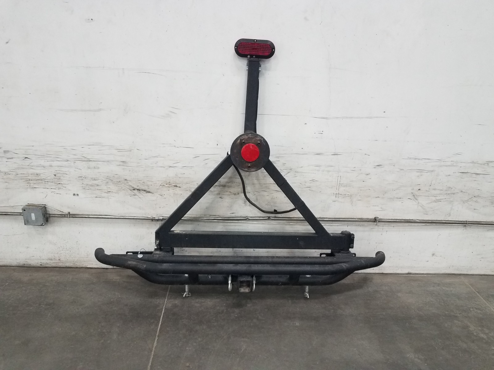 2004 Jeep Wrangler TJ Rubicon 4x4 Aftermarket Rear Bumper / Tire Carrier #5299