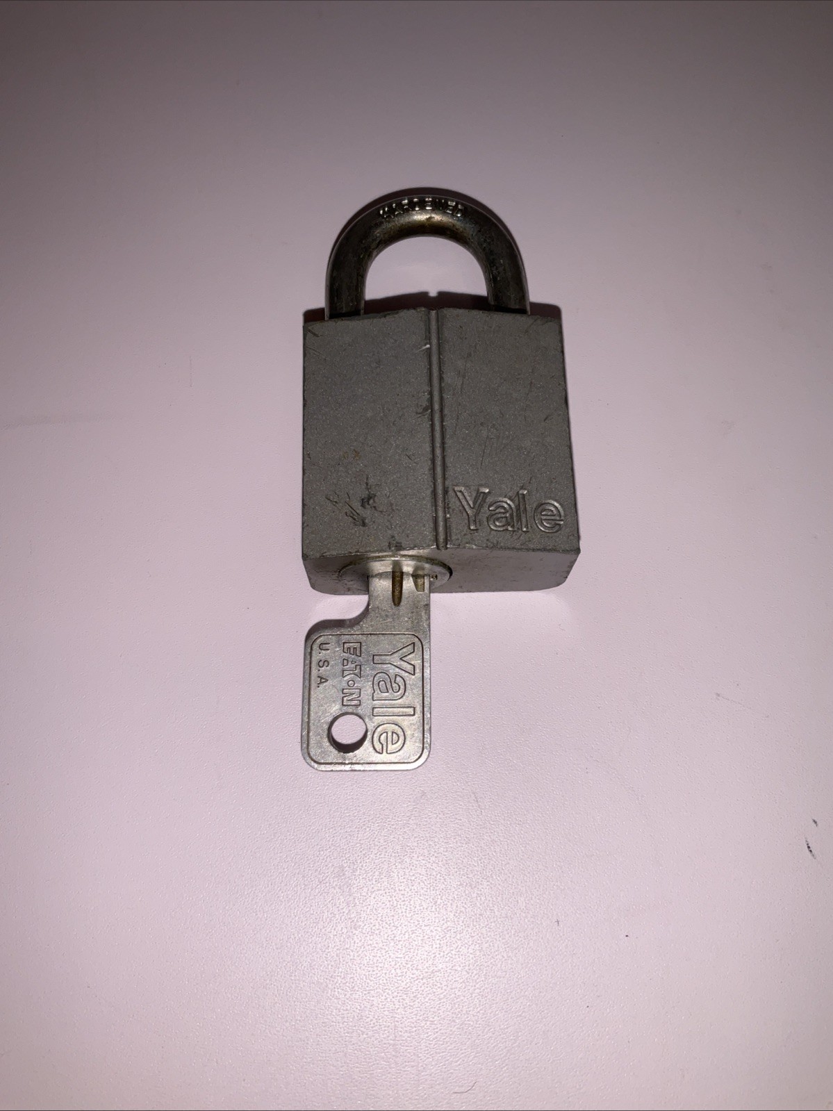 1970's Eaton / Yale Vintage Industrial Padlock Great Shape W/ Keys Not Working