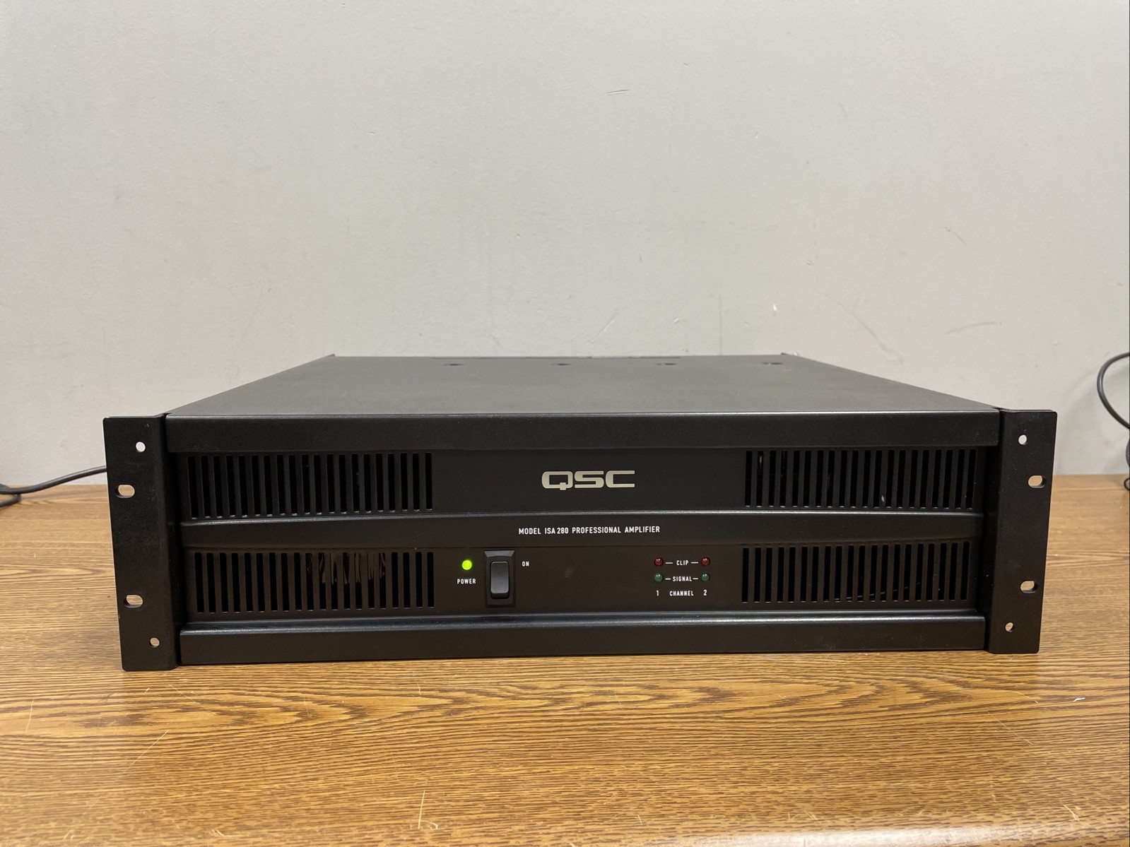 QSC ISA 280 Professional Amplifier