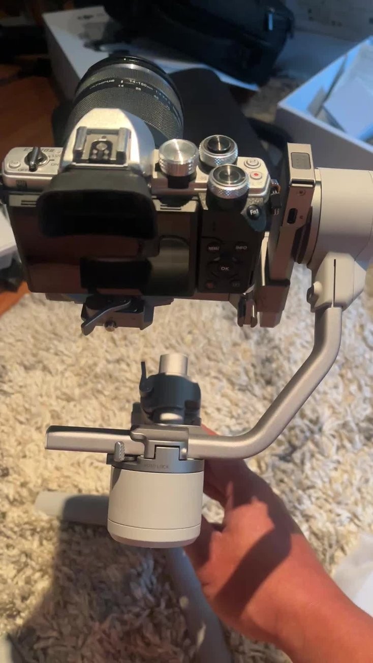 DJI - RS 4 Mini 3-Axis Gimbal Stabilizer - Gray