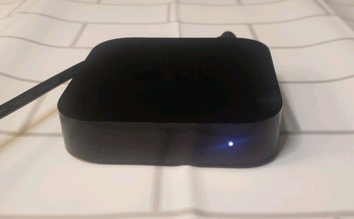 Apple TV (3rd Generation) Streaming Player A1469 / A1427 No Cord,No Remote.