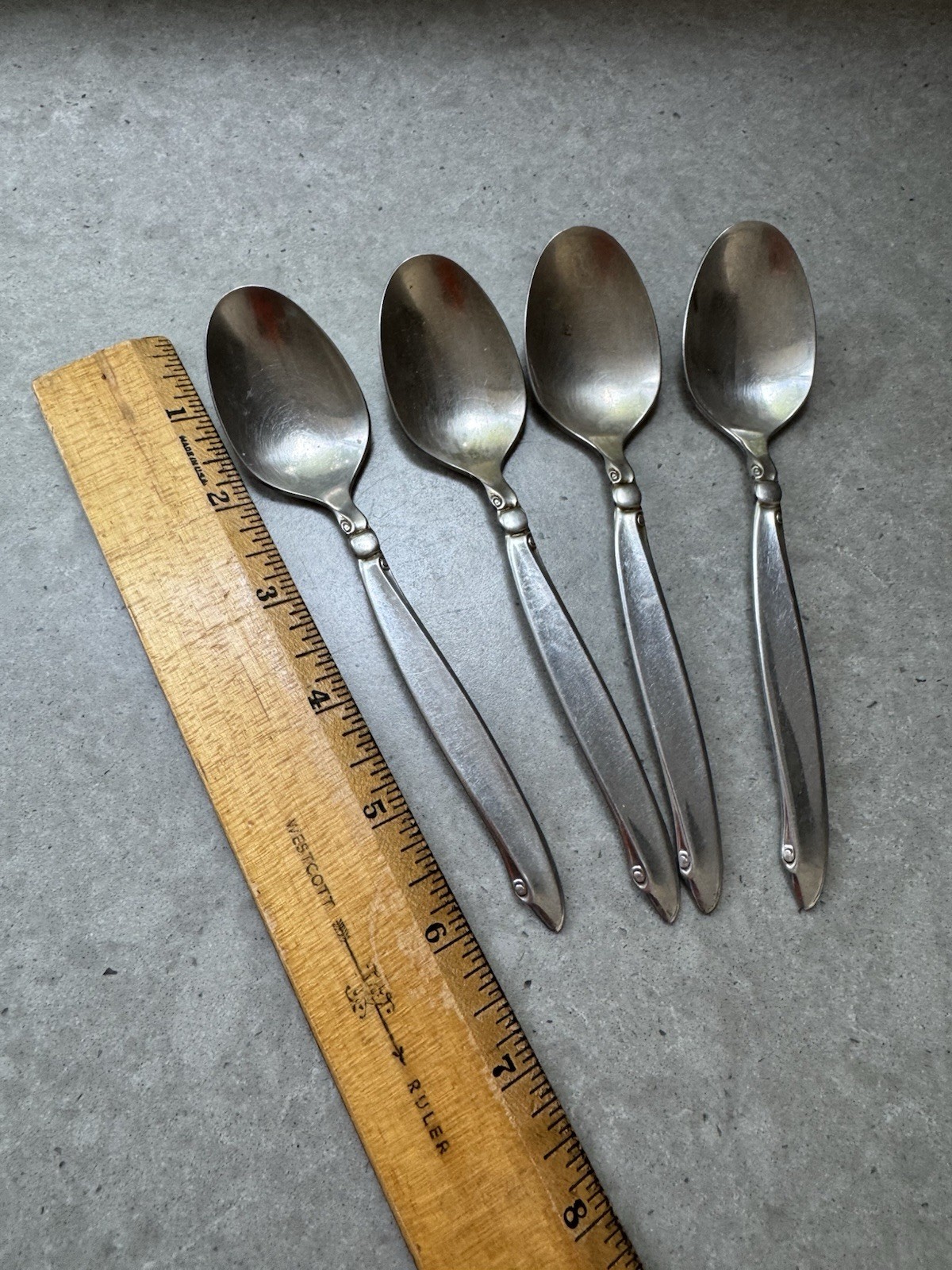 Oneida USA Rogers Flair Pattern Stainless Flatware Complete Service for 4 20 Pcs