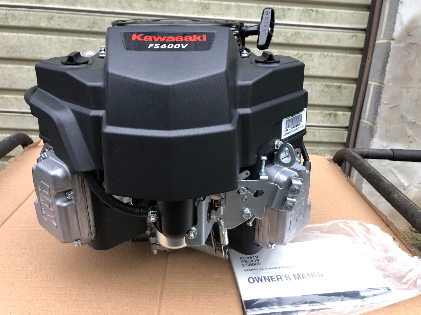 Kawasaki FS600V-GS01-S Recoil Pull Start Engine Vertical Shaft 18.5HP 1"x3&5/32"