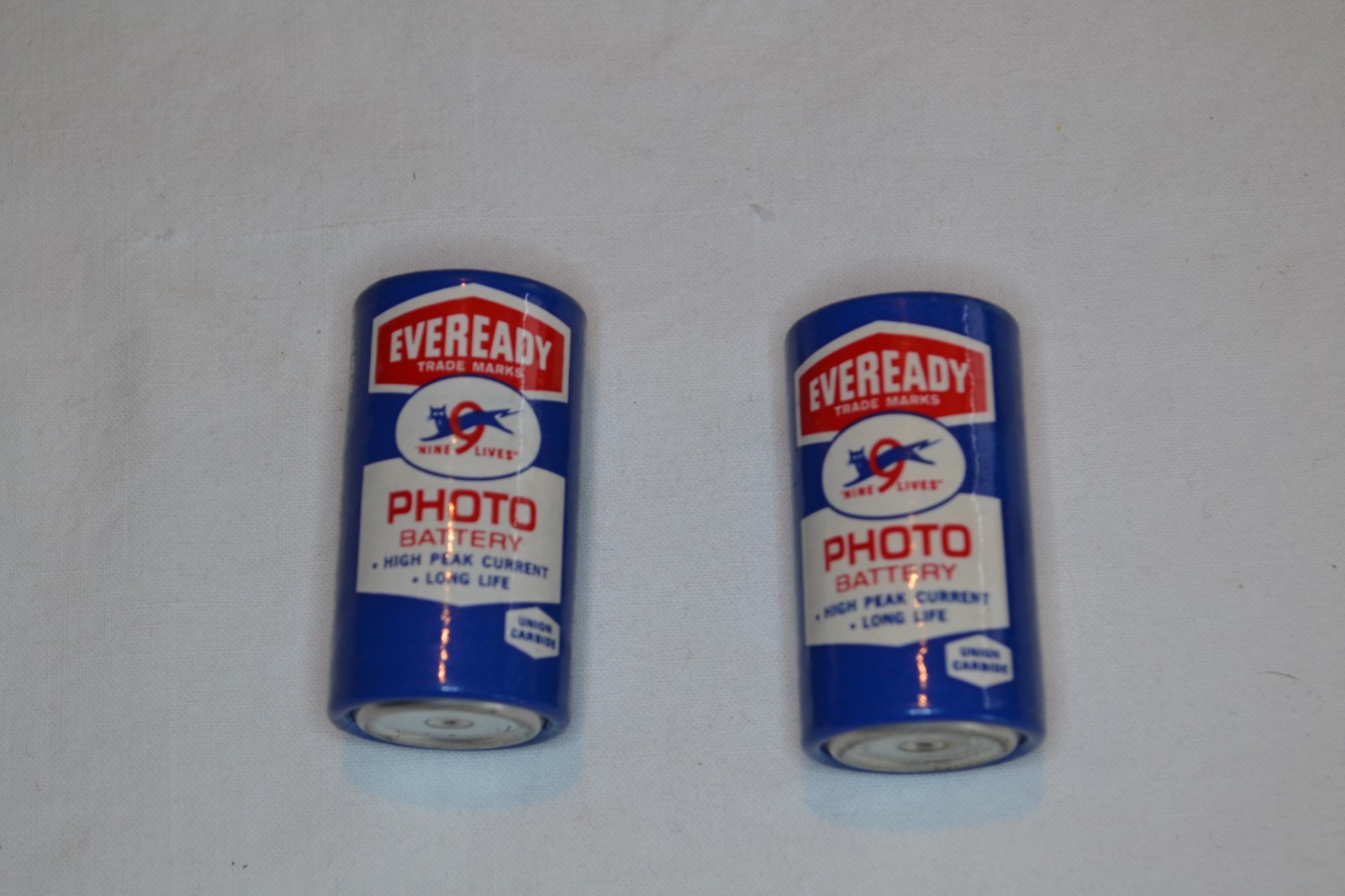 2 Vintage Eveready 835 C Photo Batteries Made In USA 9 Lives