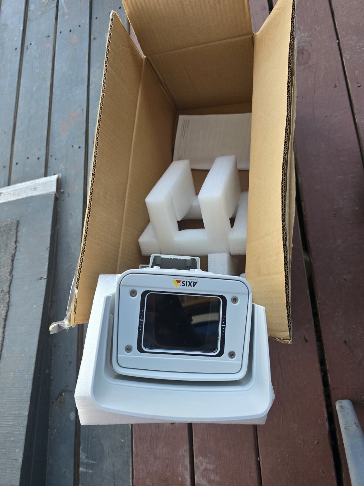 AXIS COMMUNICATIONS Q1602-E OUTDOOR IT CAMERA ENCLOSURE SYSTEM 