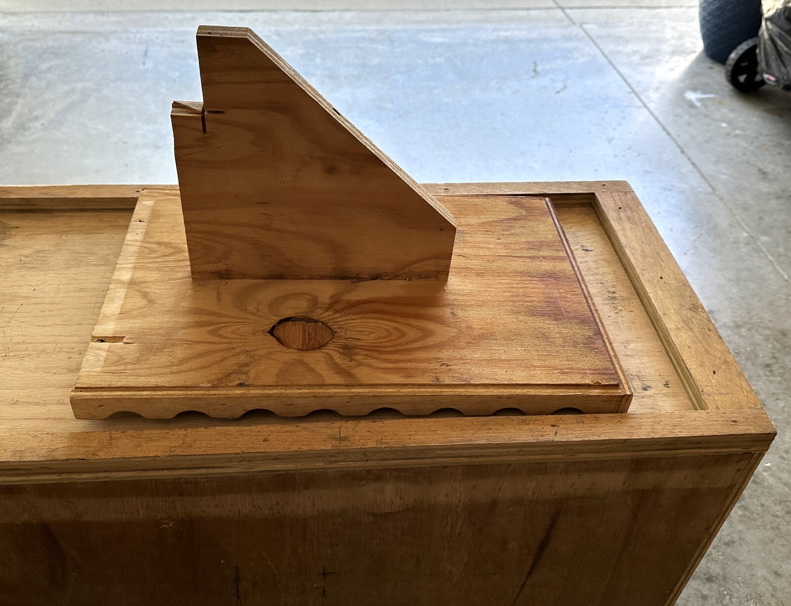 WORK BENCH SUITABLE FOR A SMALL LATHE OR A SEWING MACHINE WITH TOOL HOLDER
