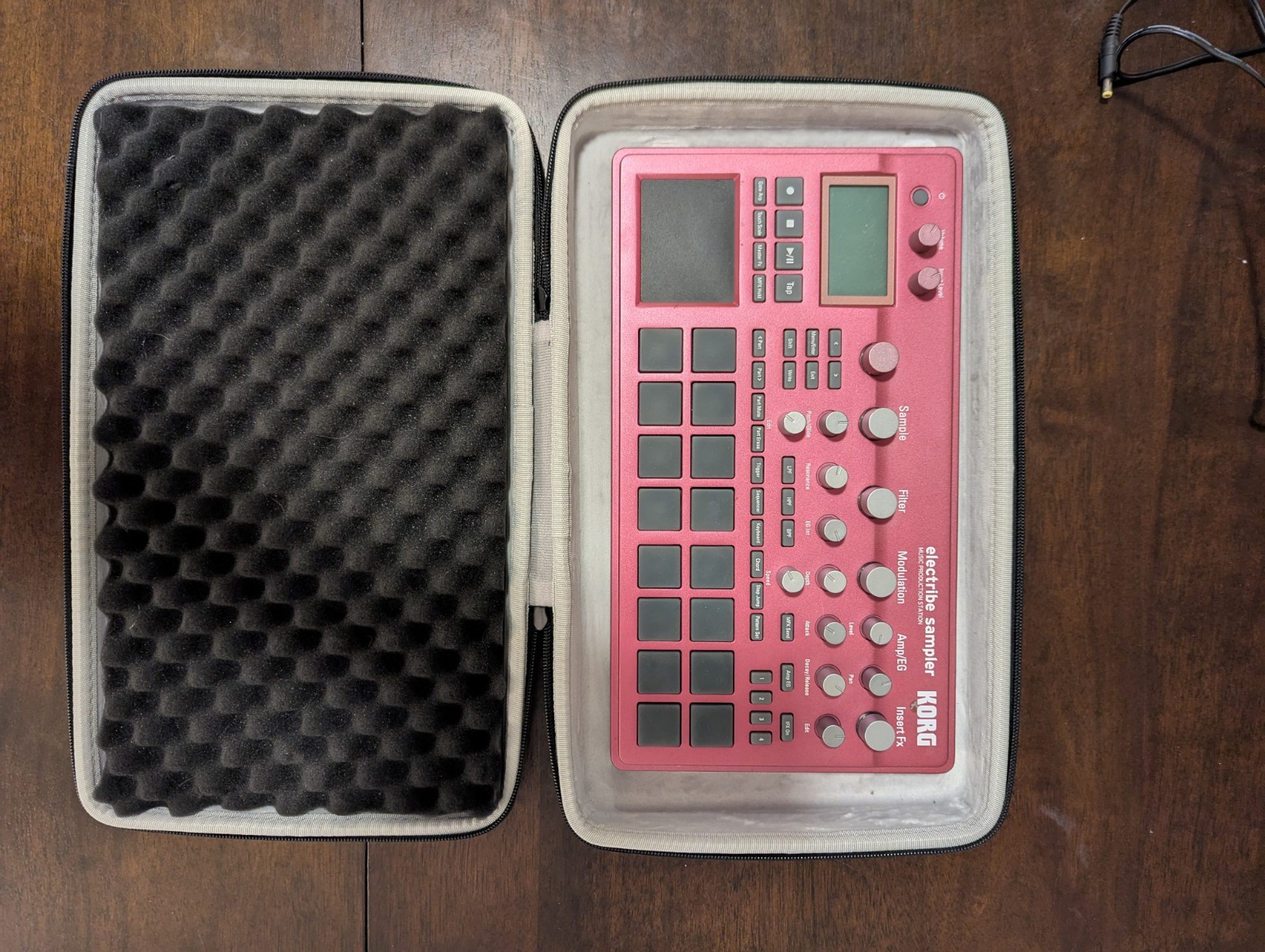 KORG electribe sampler Red Tabletop Sampler 16 Pads w/ Case, Adapter, 16GB SDHC