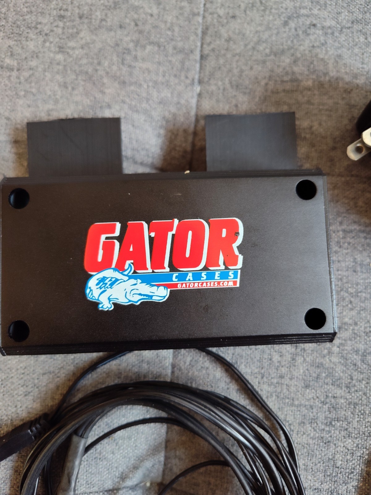 Gator Cases G-BUS-8-US Guitar Effects   With Power Cord