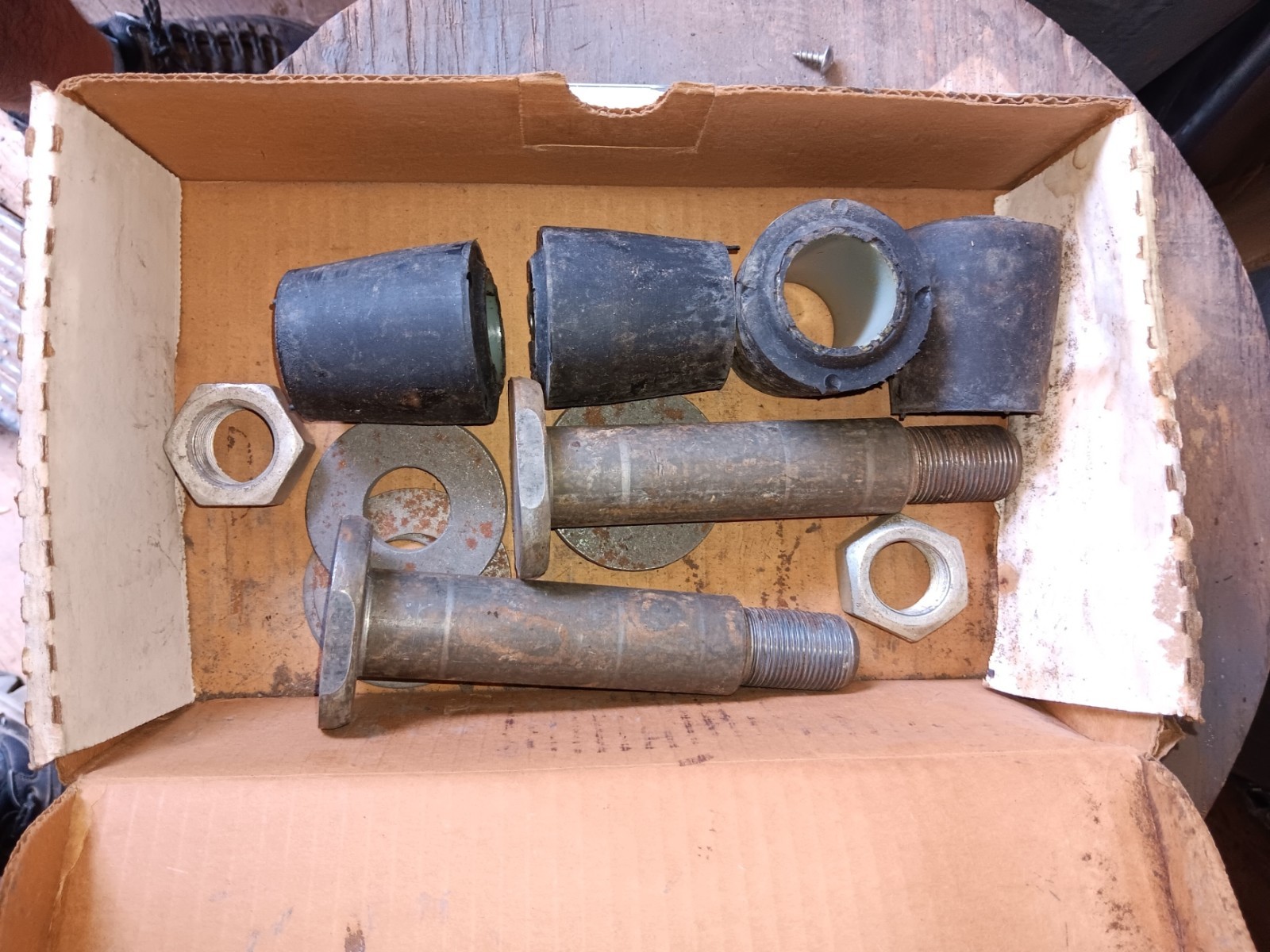 Batco 09-2251 Suspension Thrust Arm Bushing Assembly for Fruehauf Box of 2 Sets