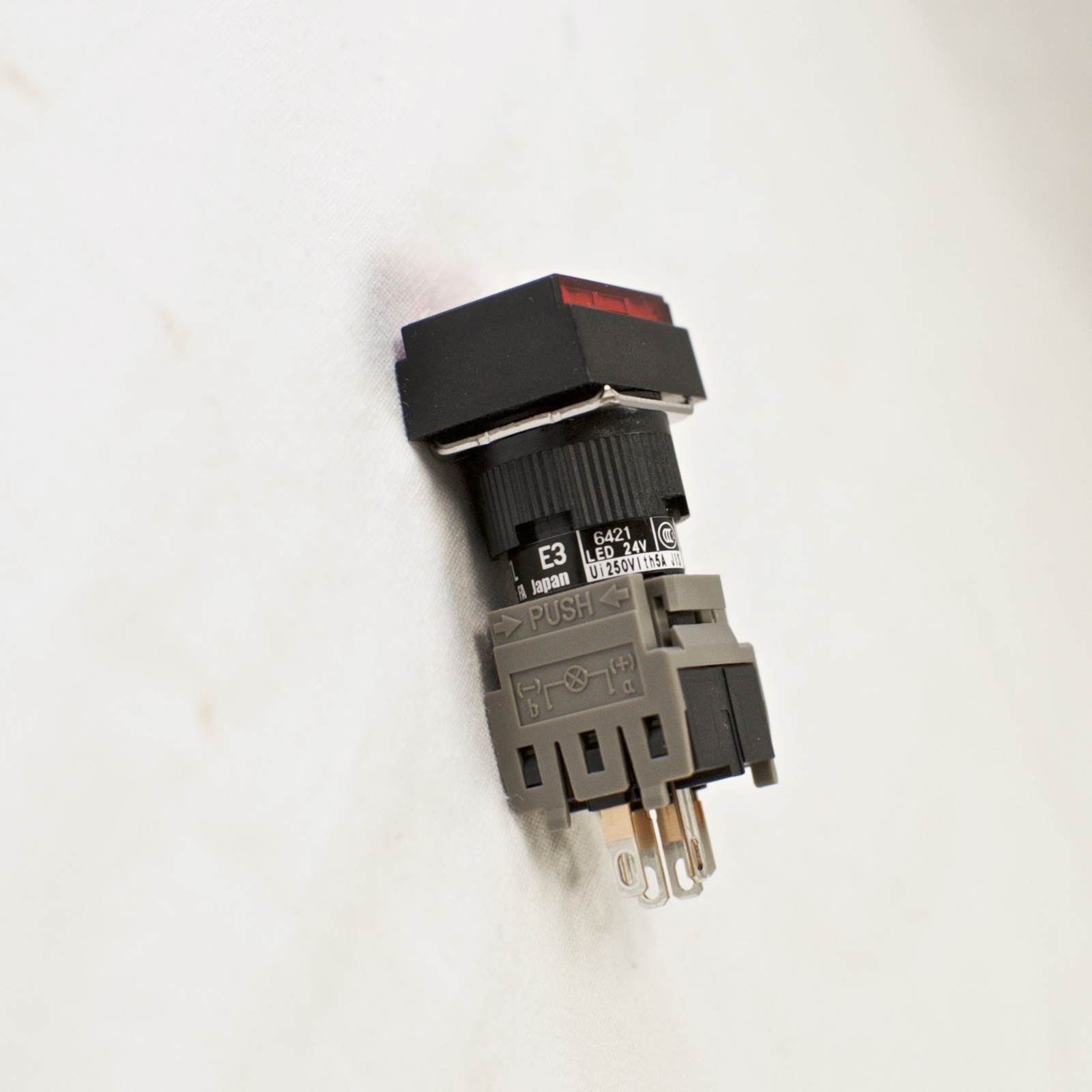 FUJI AH165-TLR11E3 Red Pushbutton Command Switch 24VDC LED (Pack of 5)