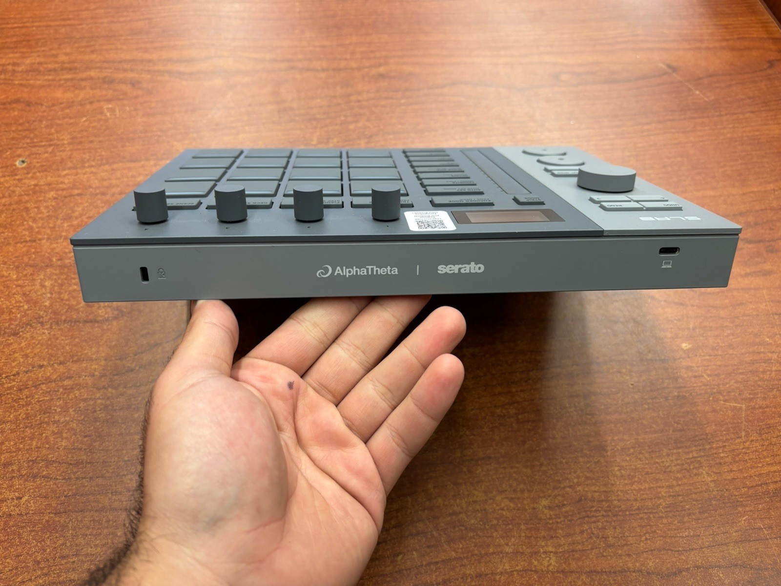AlphaTheta SLAB Controller for Serato Studio
