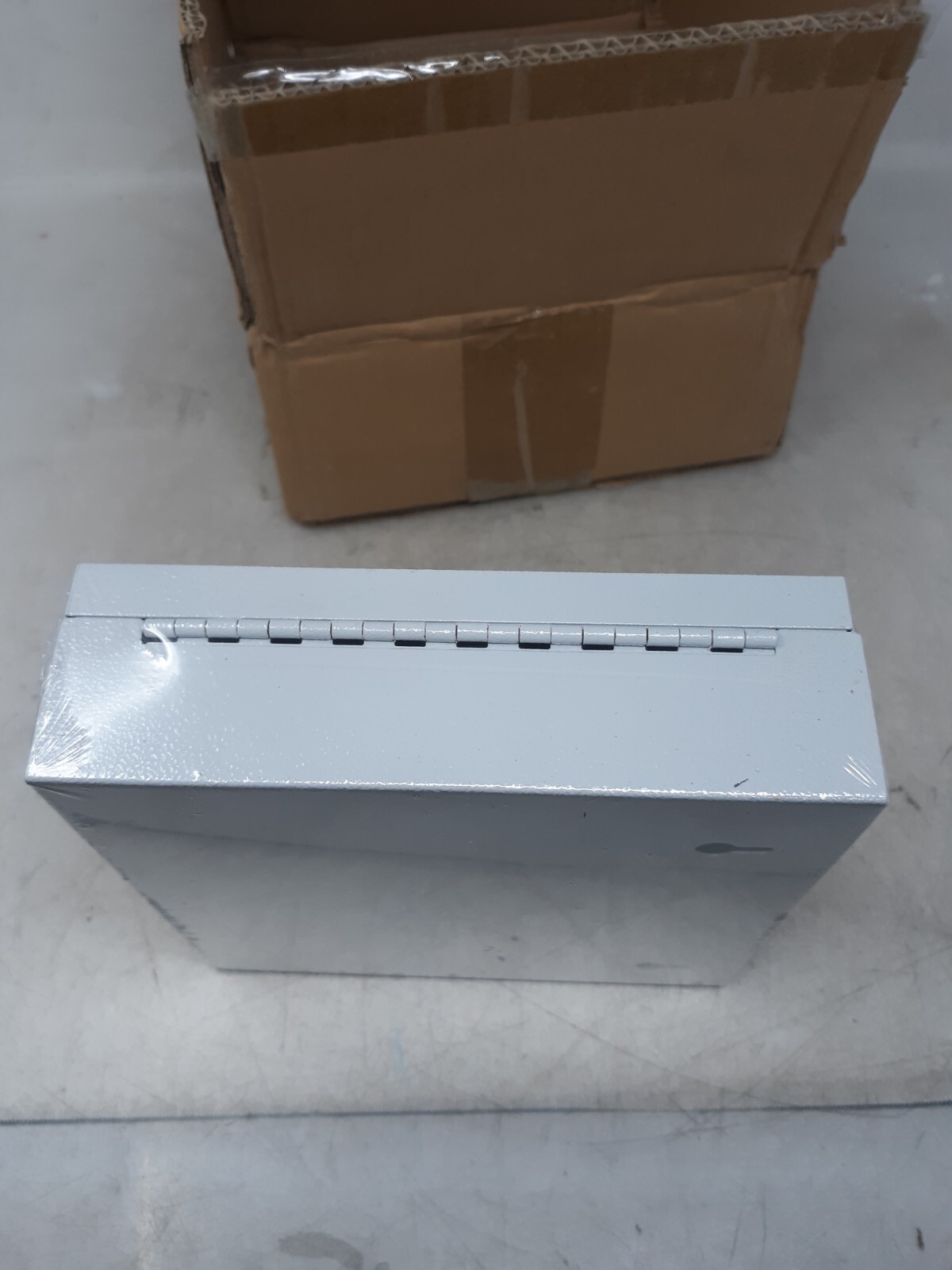 10 Position Key Cabinet with Key Lock By Barska