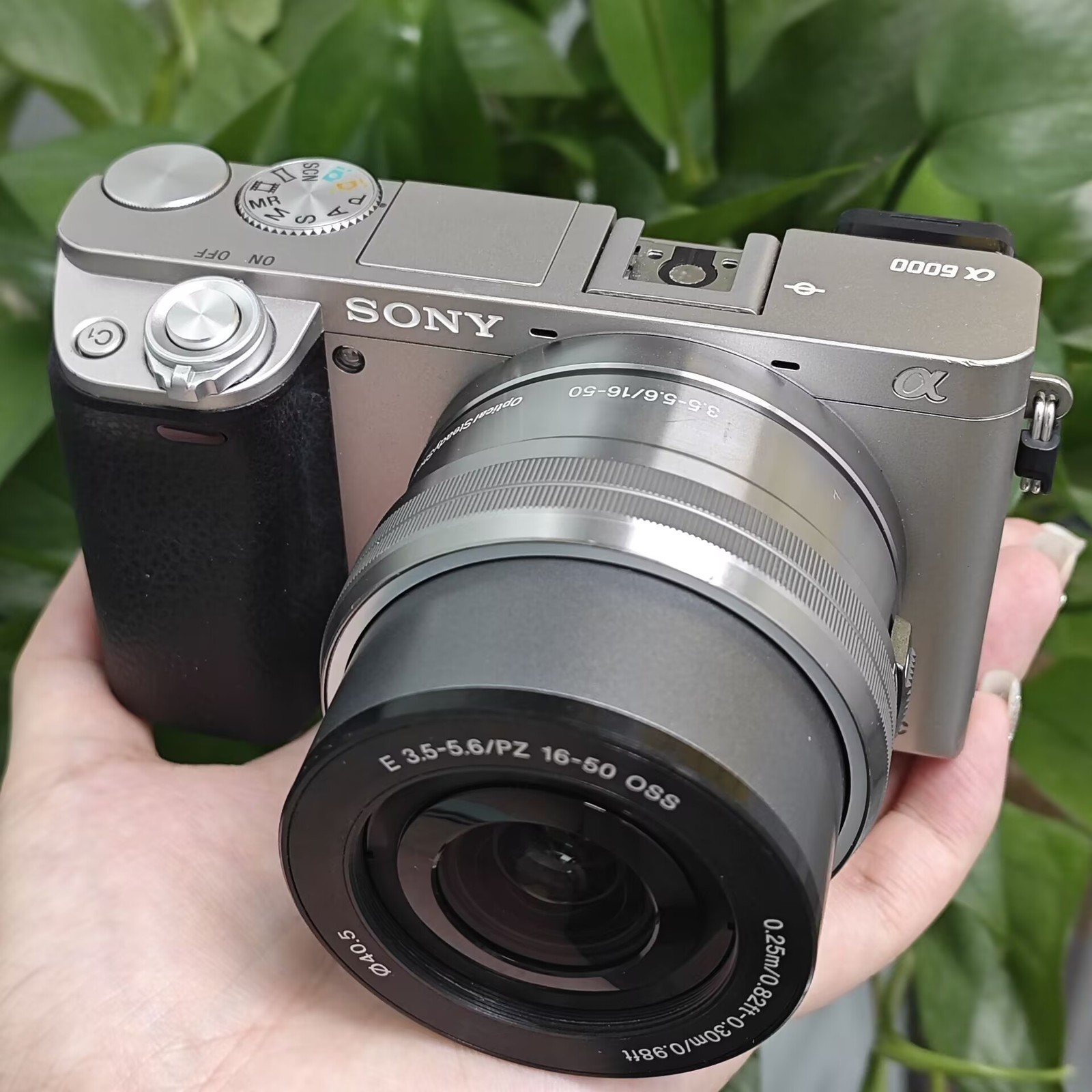 95%NEW Sony Alpha A6000 Mirrorless Digital Camera w/16-50mm Lens Charger Battery